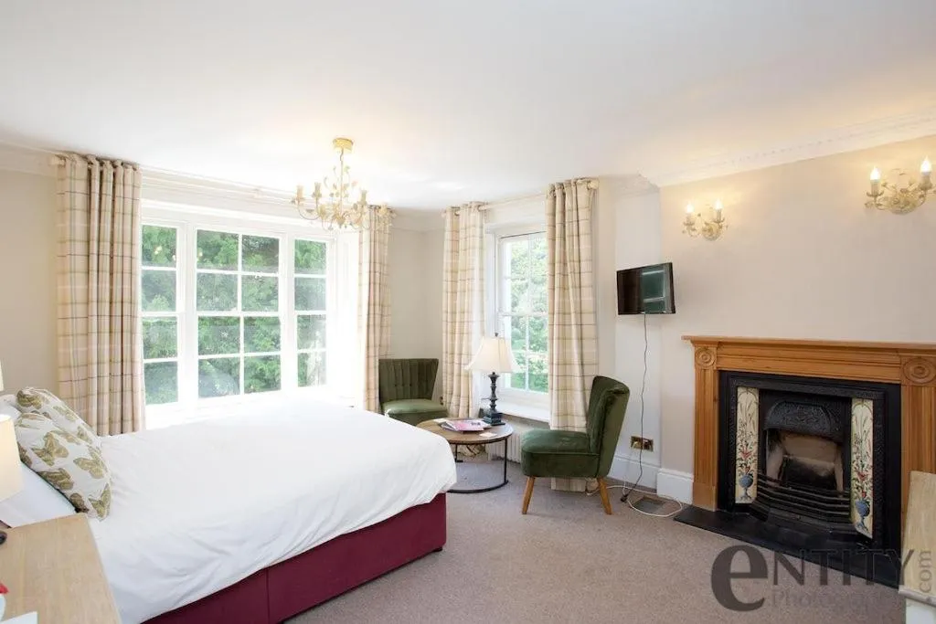 Photo of the whole room, Bed in Woodlands Lodge Hotel