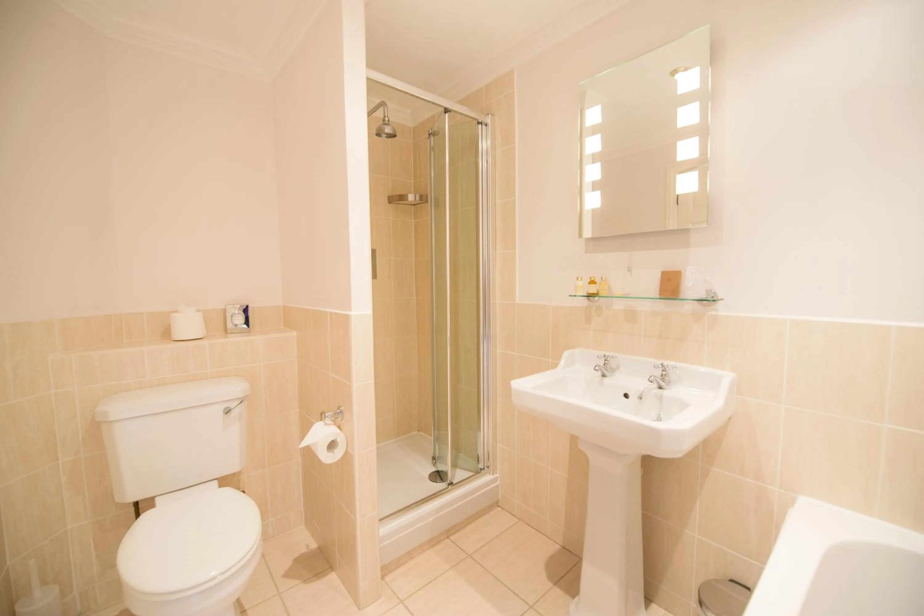 Bathroom in Woodlands Lodge Hotel