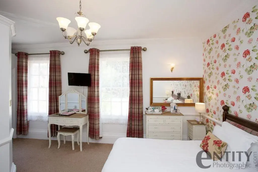 Photo of the whole room, Bed in Woodlands Lodge Hotel Photo of the whole room, Bed in Woodlands Lodge Hotel