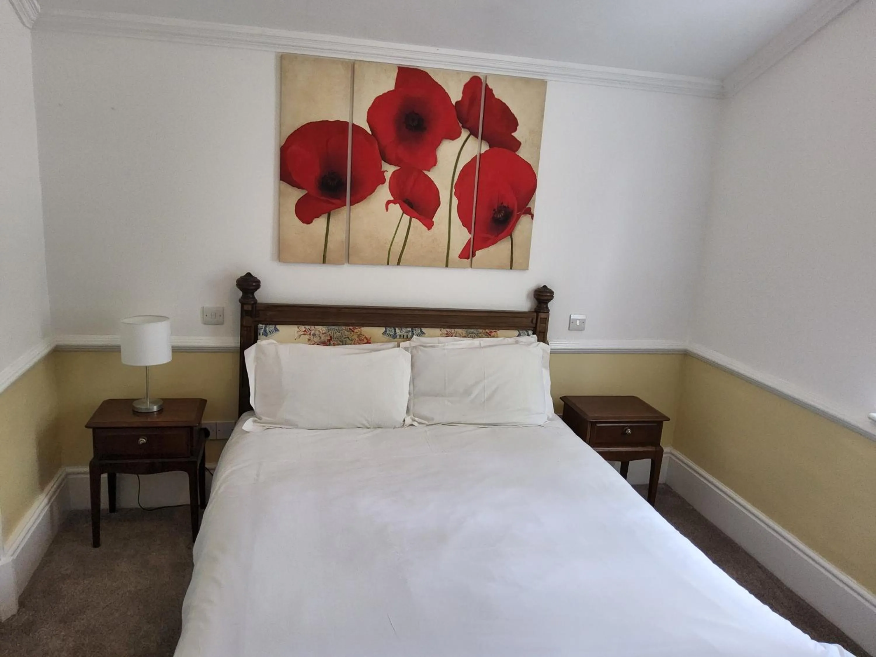 Bedroom, Bed in Woodlands Lodge Hotel