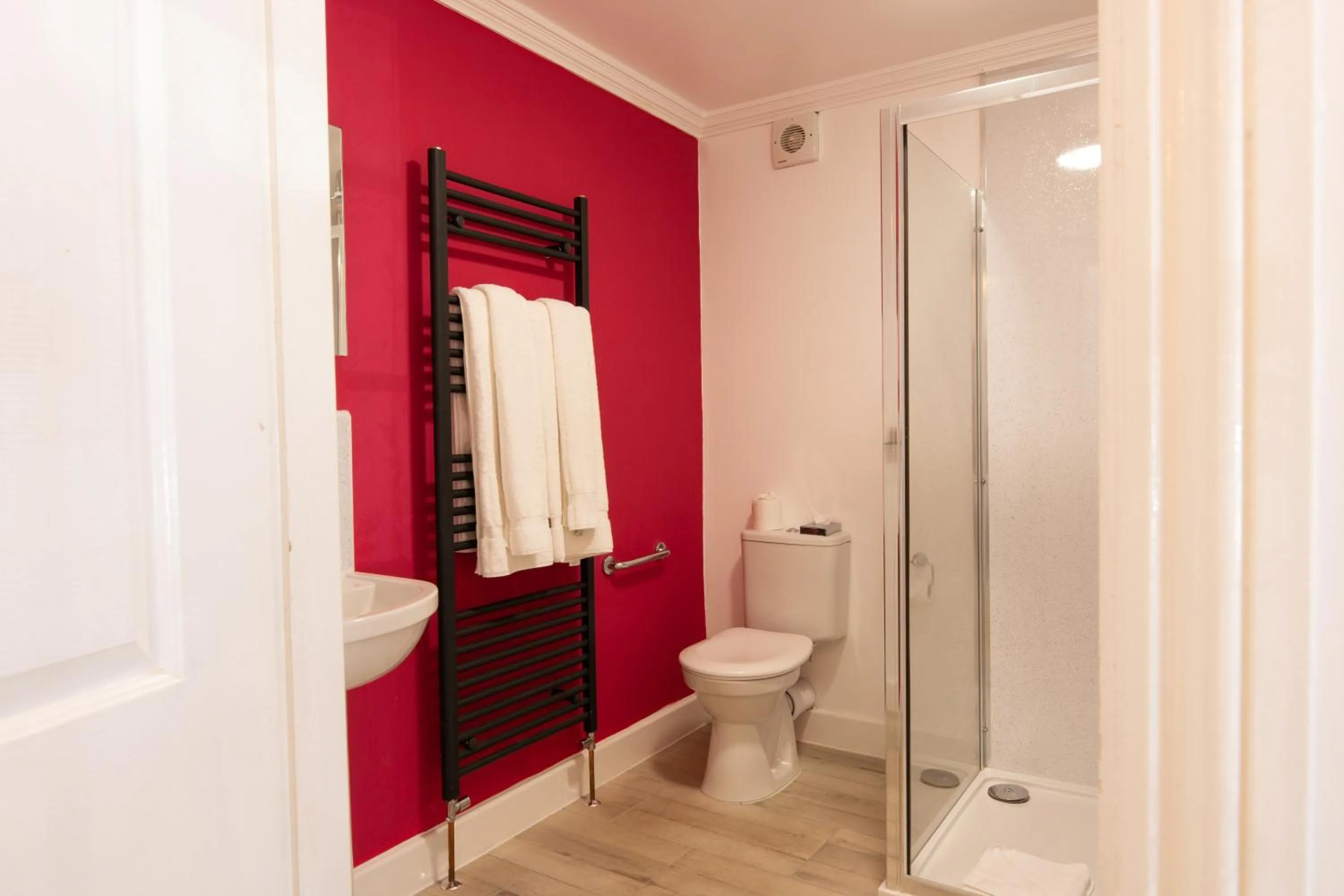 Shower in Woodlands Lodge Hotel