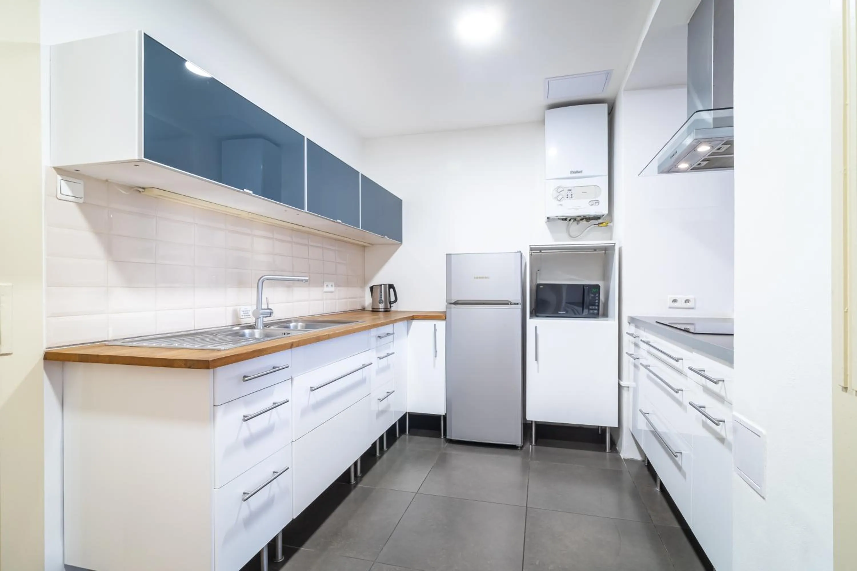 Kitchen or kitchenette in Royal Road Residence