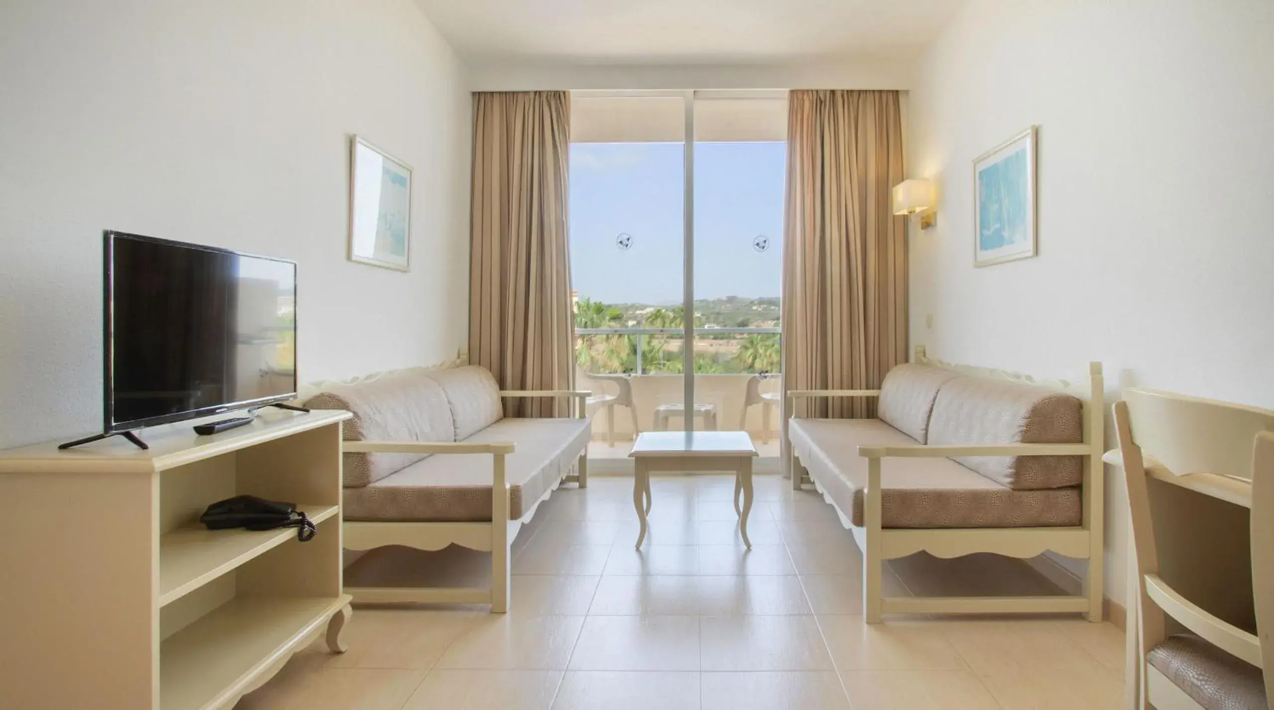 Family Room with Balcony in Garbi Cala Millor Family Room with Balcony in Garbi Cala Millor