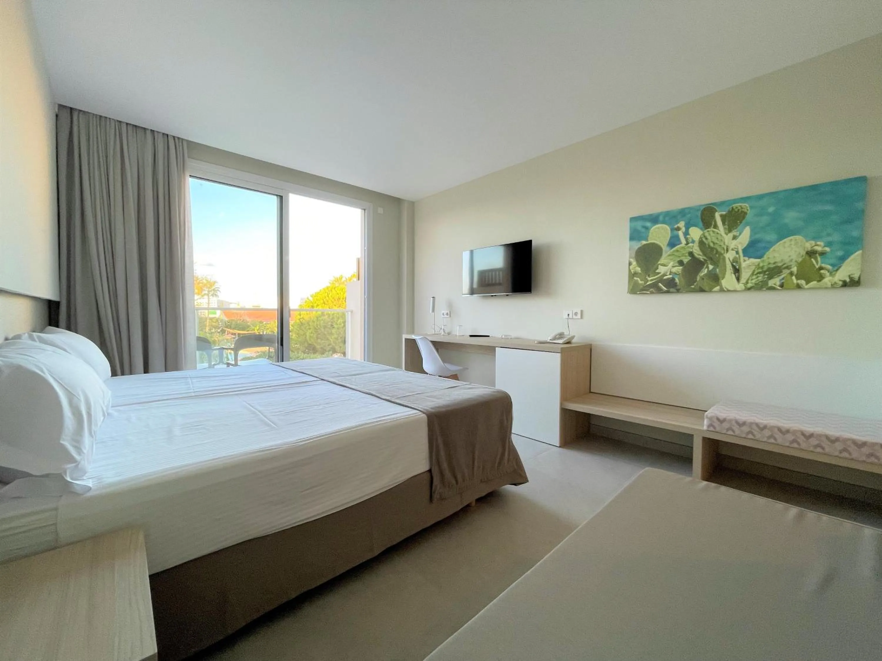 Bedroom, Bed in Garbi Cala Millor