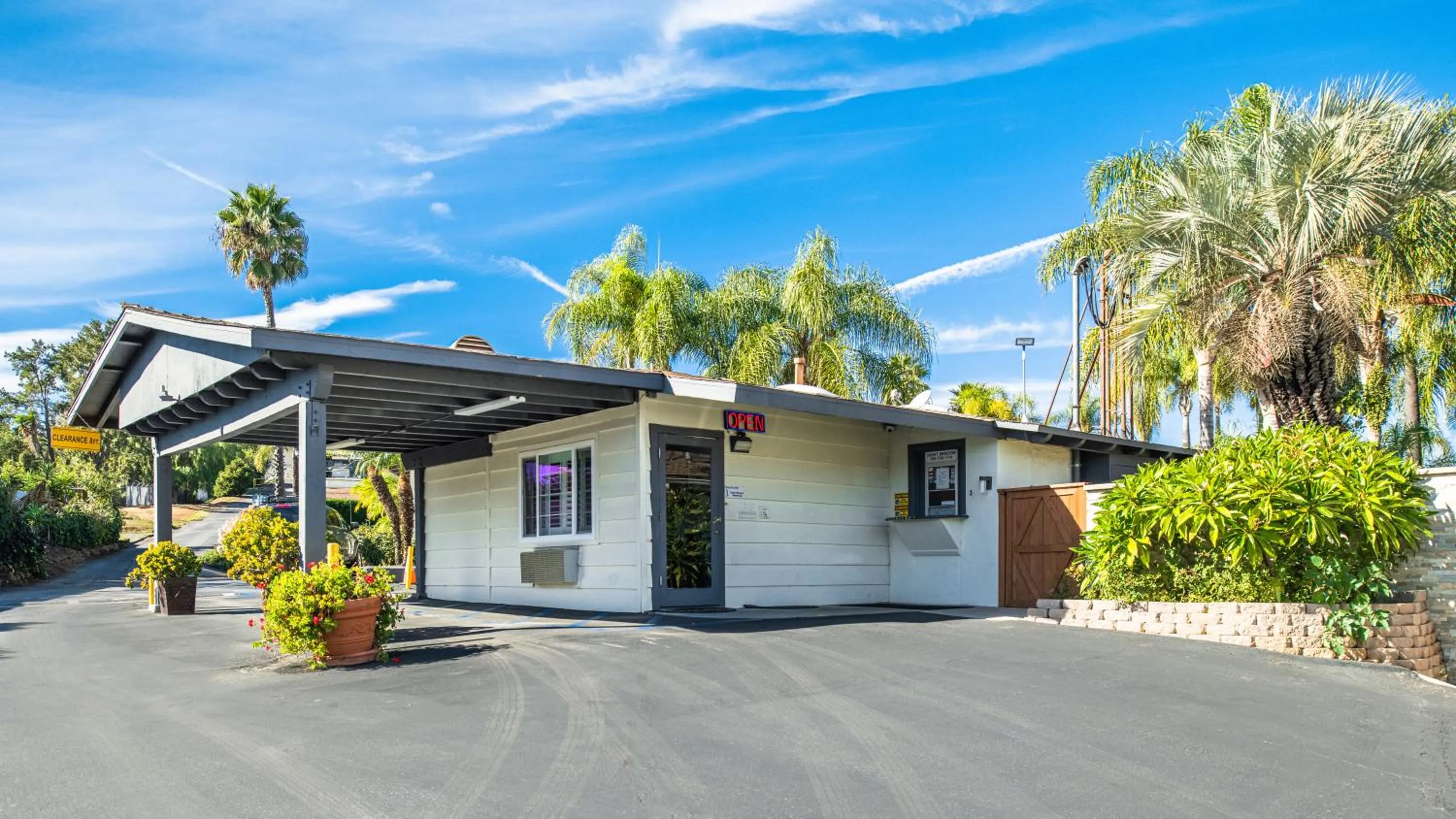 Property building in Fallbrook Country Inn