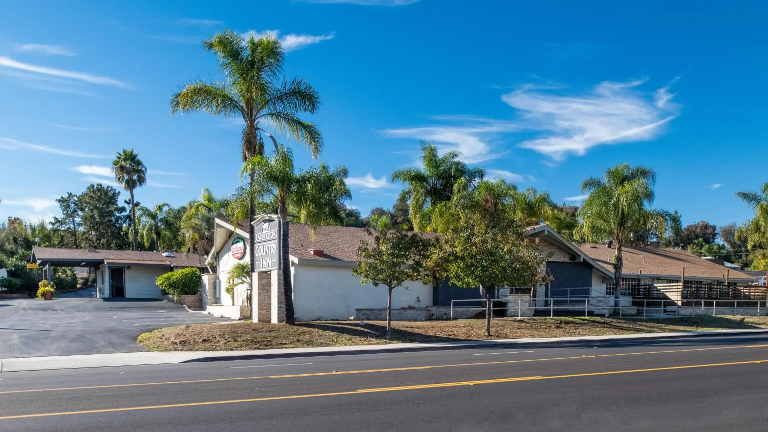 Property building in Fallbrook Country Inn Property building in Fallbrook Country Inn