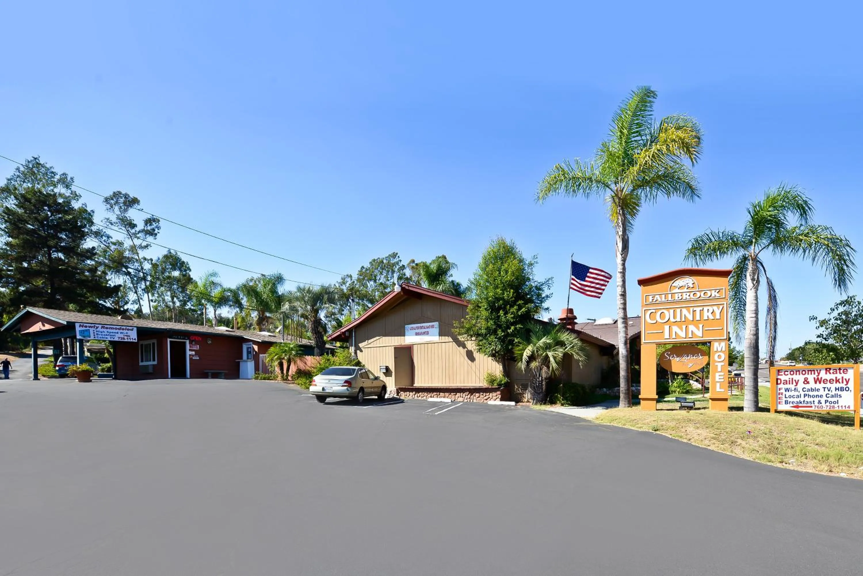 Property building in Fallbrook Country Inn