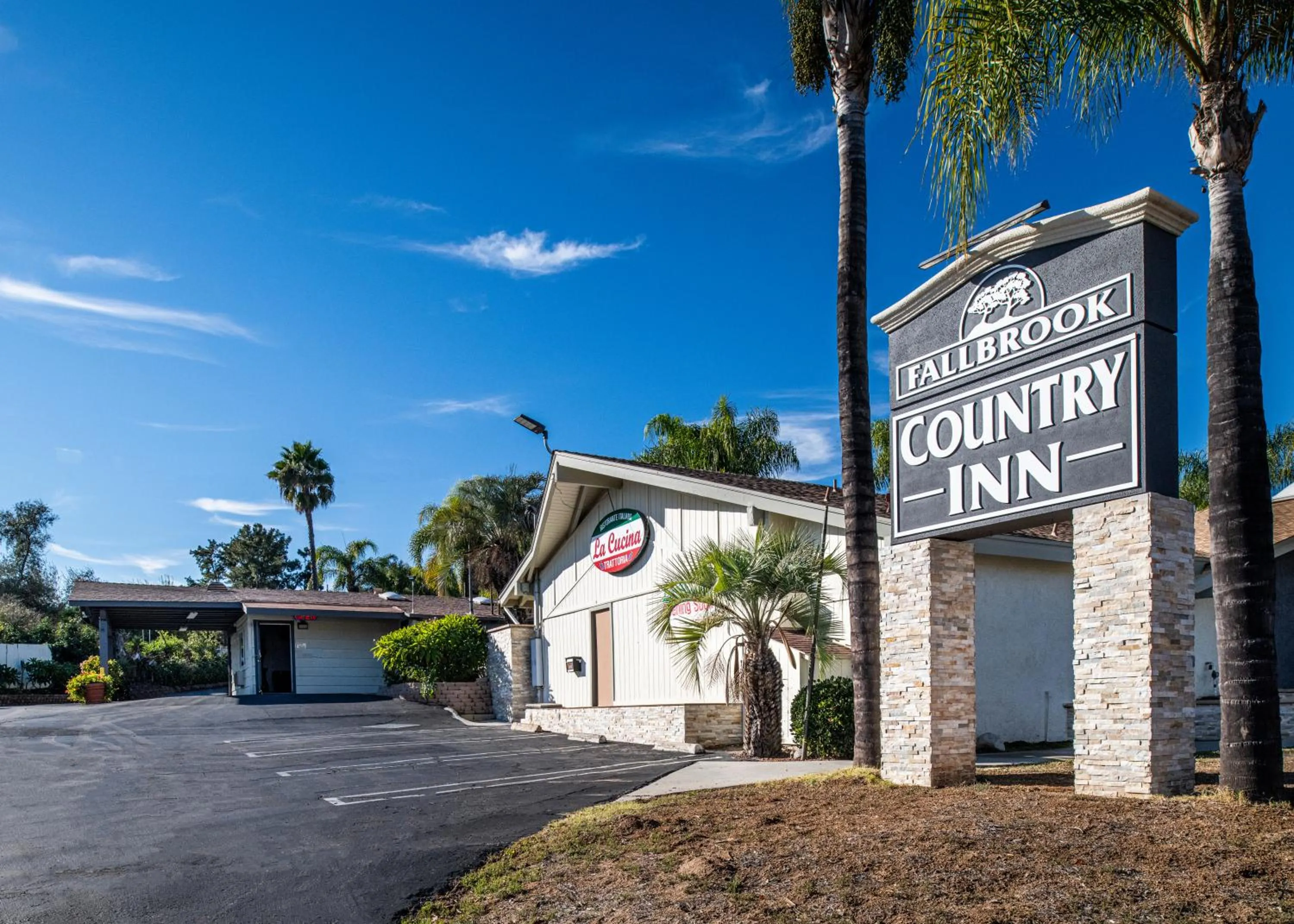 Property building in Fallbrook Country Inn