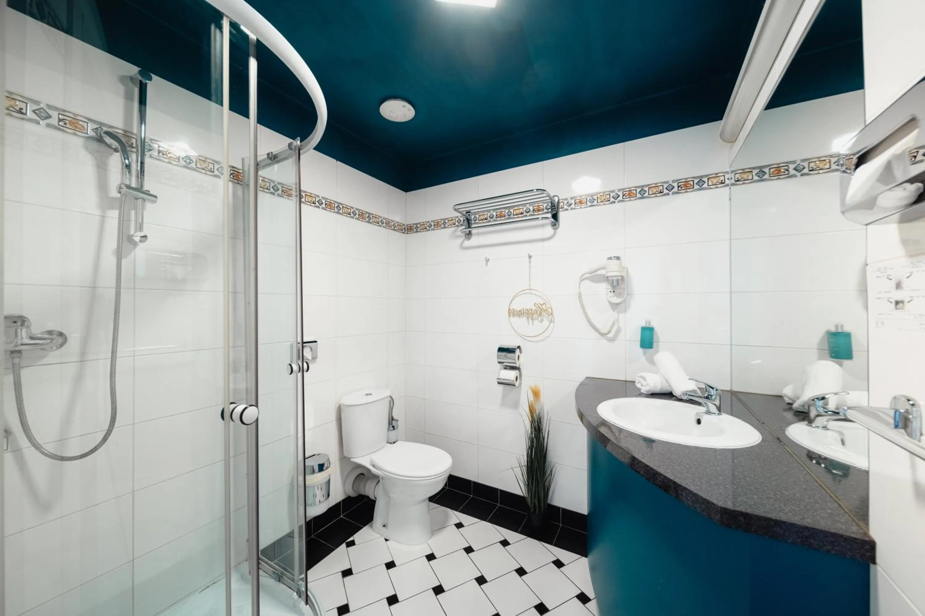 Shower in Hotel Praga 1885 by Wagnerstays