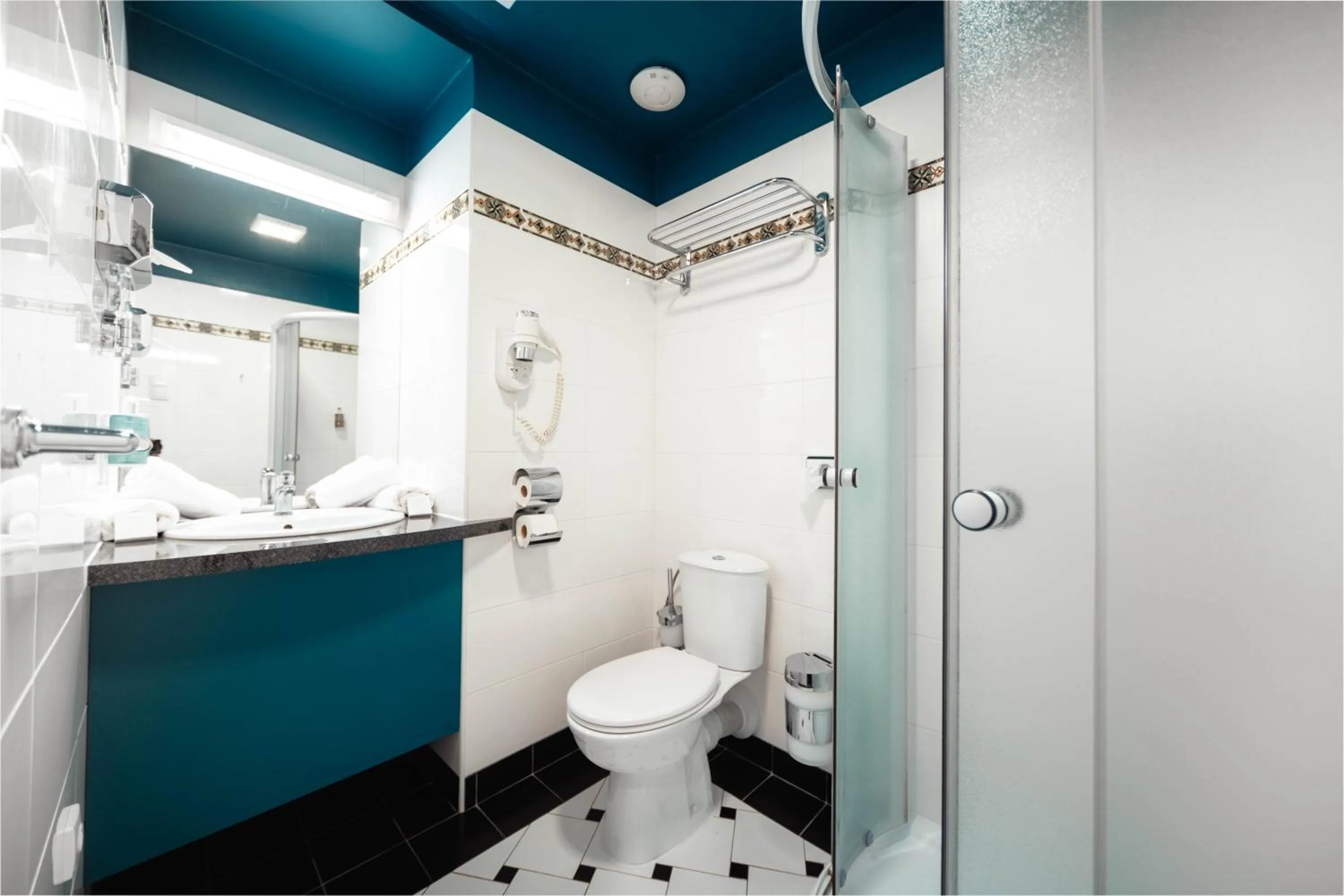 Toilet in Hotel Praga 1885 by Wagnerstays