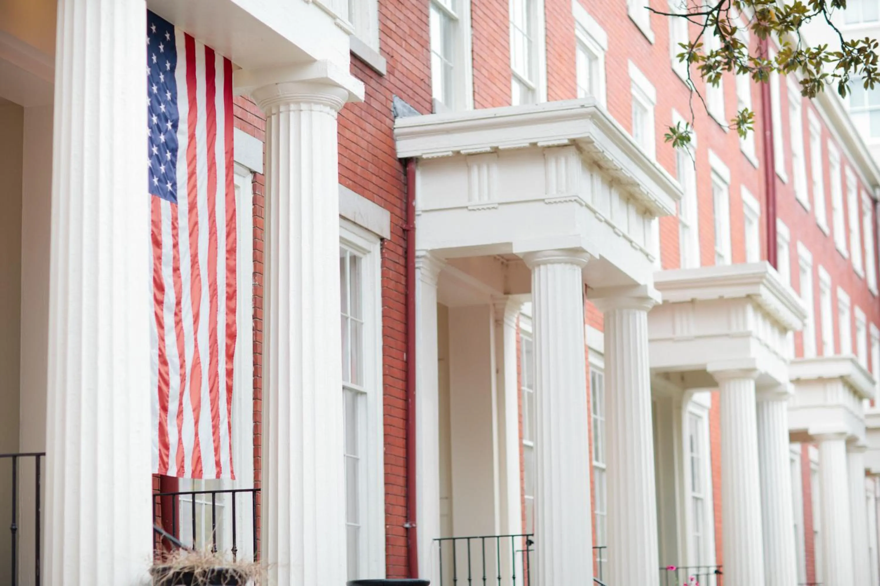 Facade/entrance in Linden Row Inn