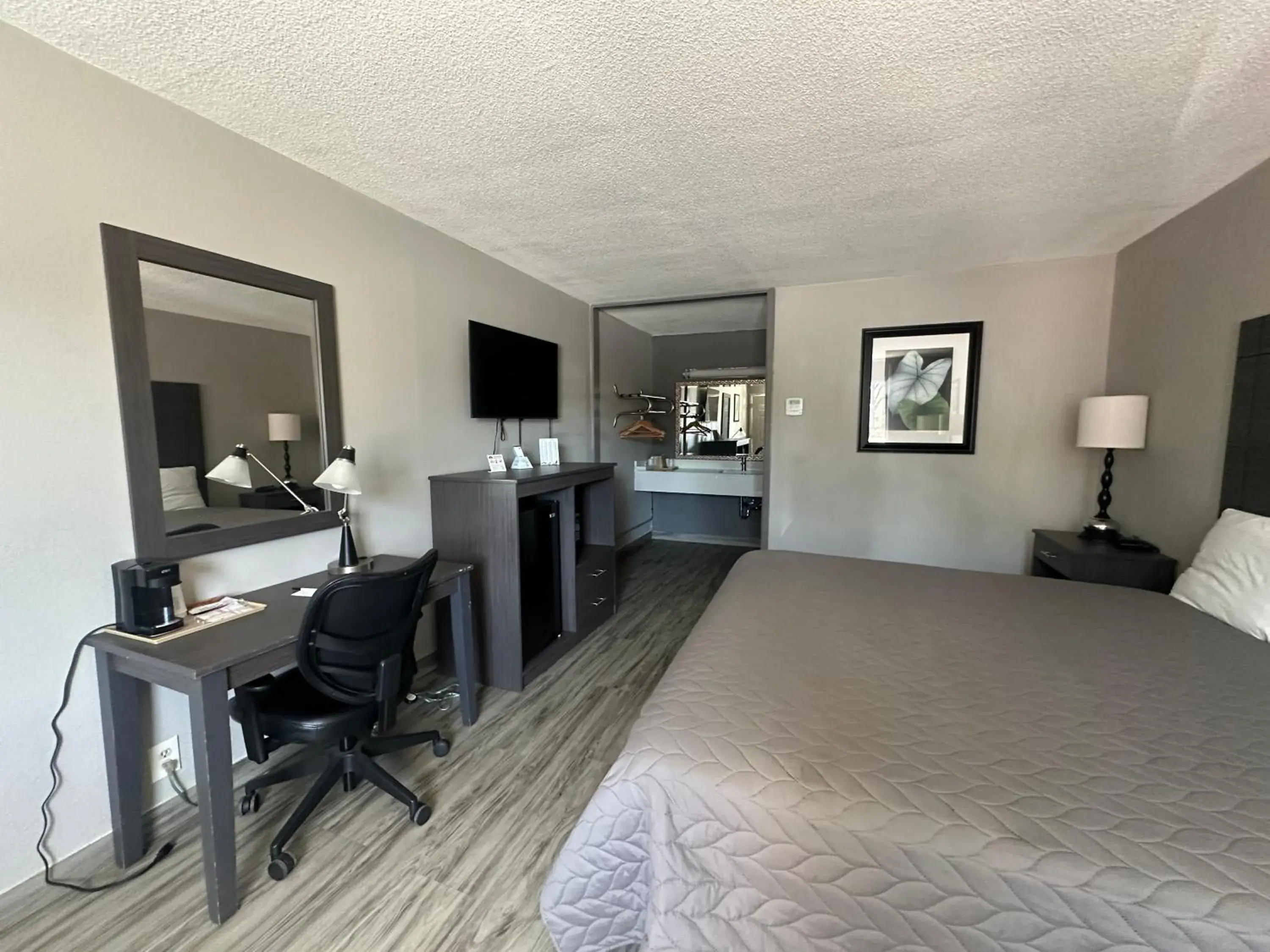 King Bed Smoking in Executive Inn Locust Grove by Capital O King Bed Smoking in Executive Inn Locust Grove by Capital O