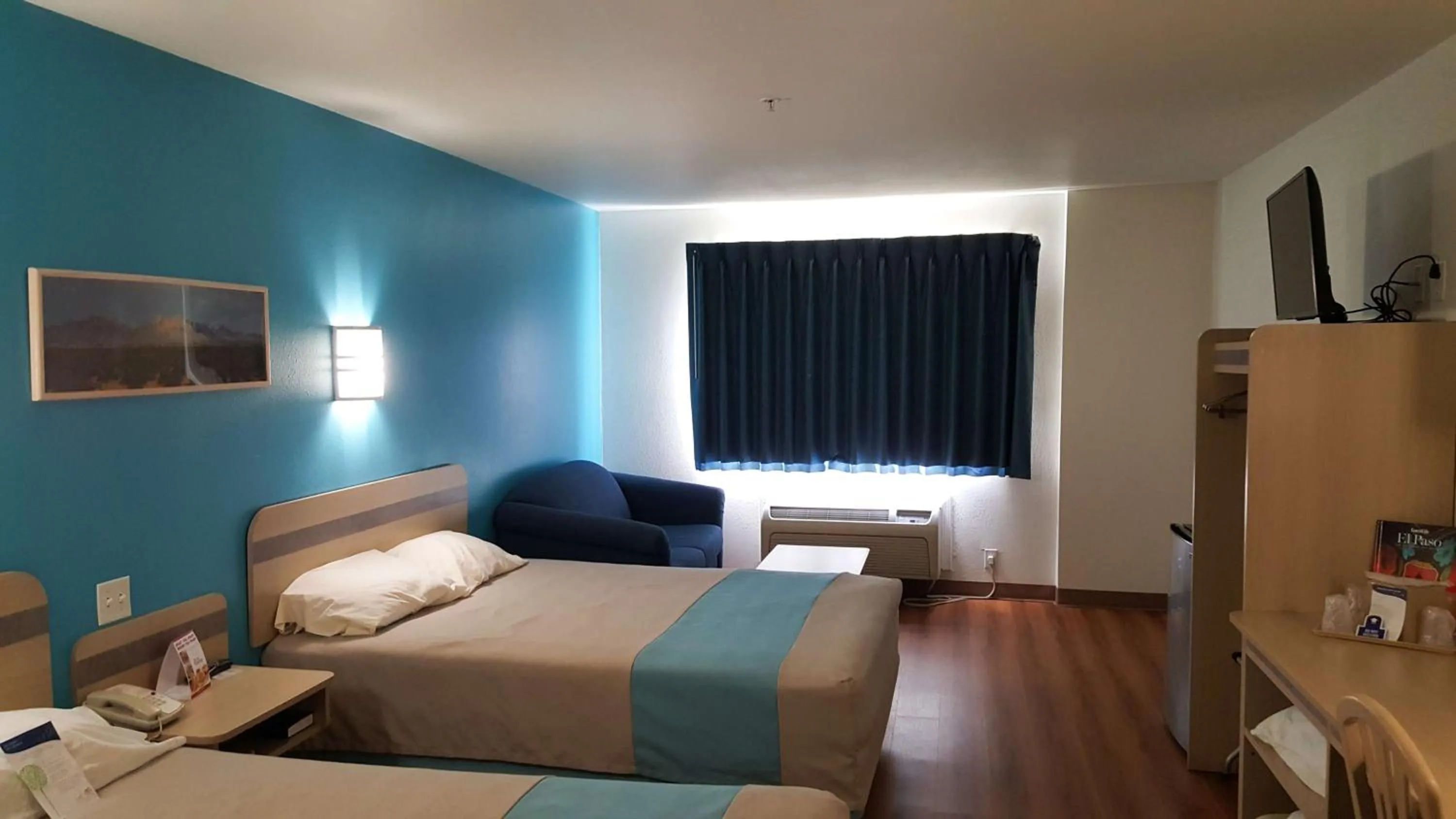 Photo of the whole room, Bed in Motel 6-Las Cruces, NM - Telshor