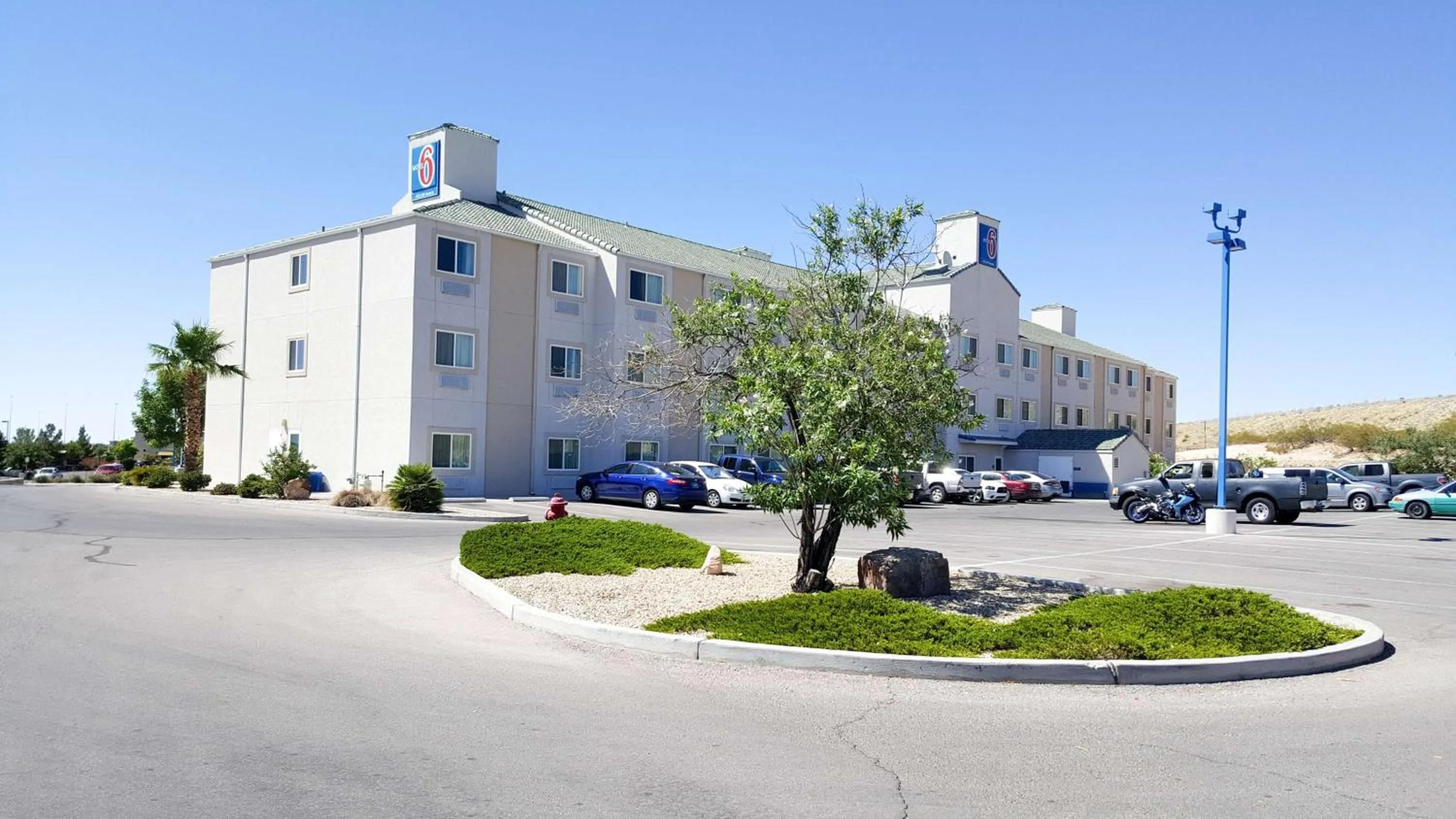 Property building in Motel 6-Las Cruces, NM - Telshor