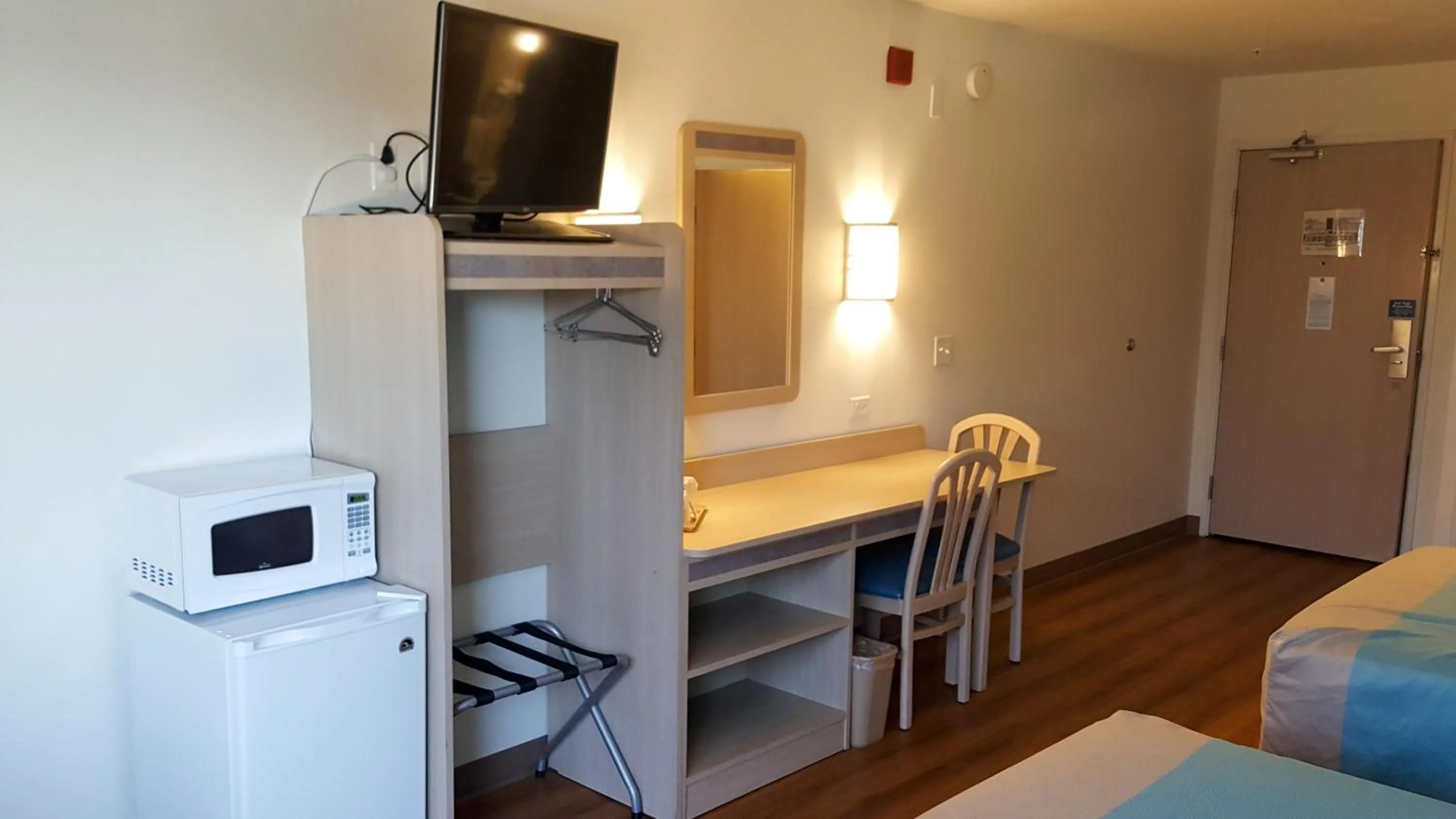 Bedroom, Bed in Motel 6-Las Cruces, NM - Telshor