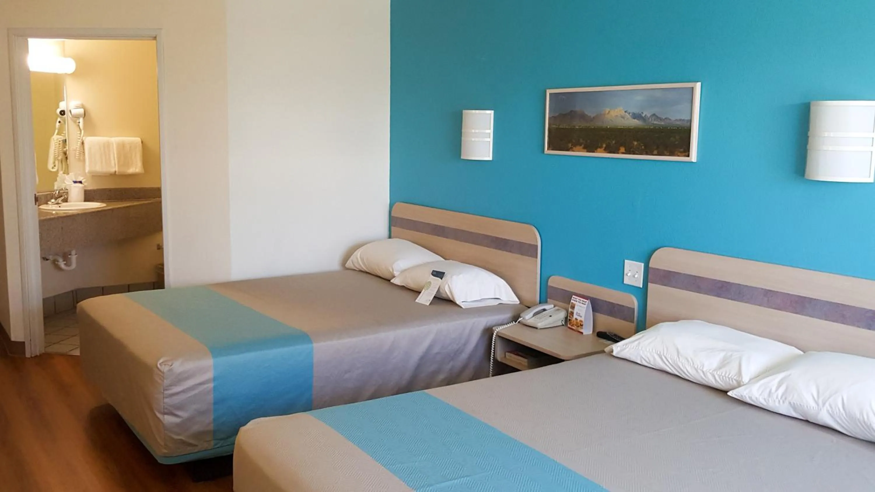 Bedroom, Bed in Motel 6-Las Cruces, NM - Telshor