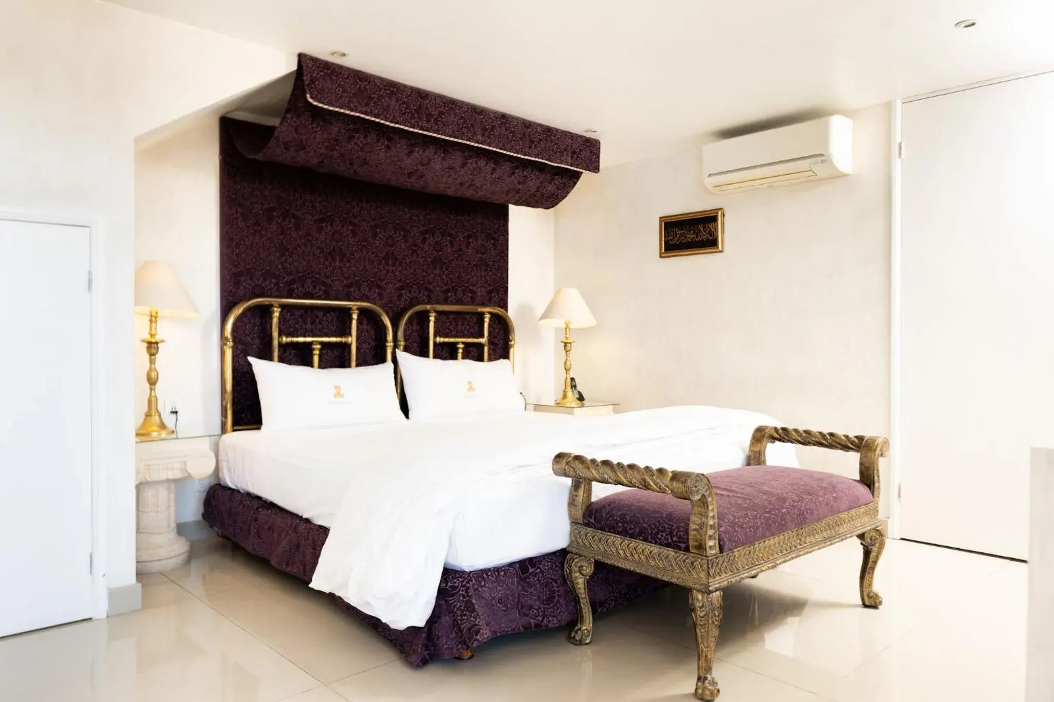 King Size Standard in Ébano by PB - Palacio Borghese King Size Standard in Ébano by PB - Palacio Borghese