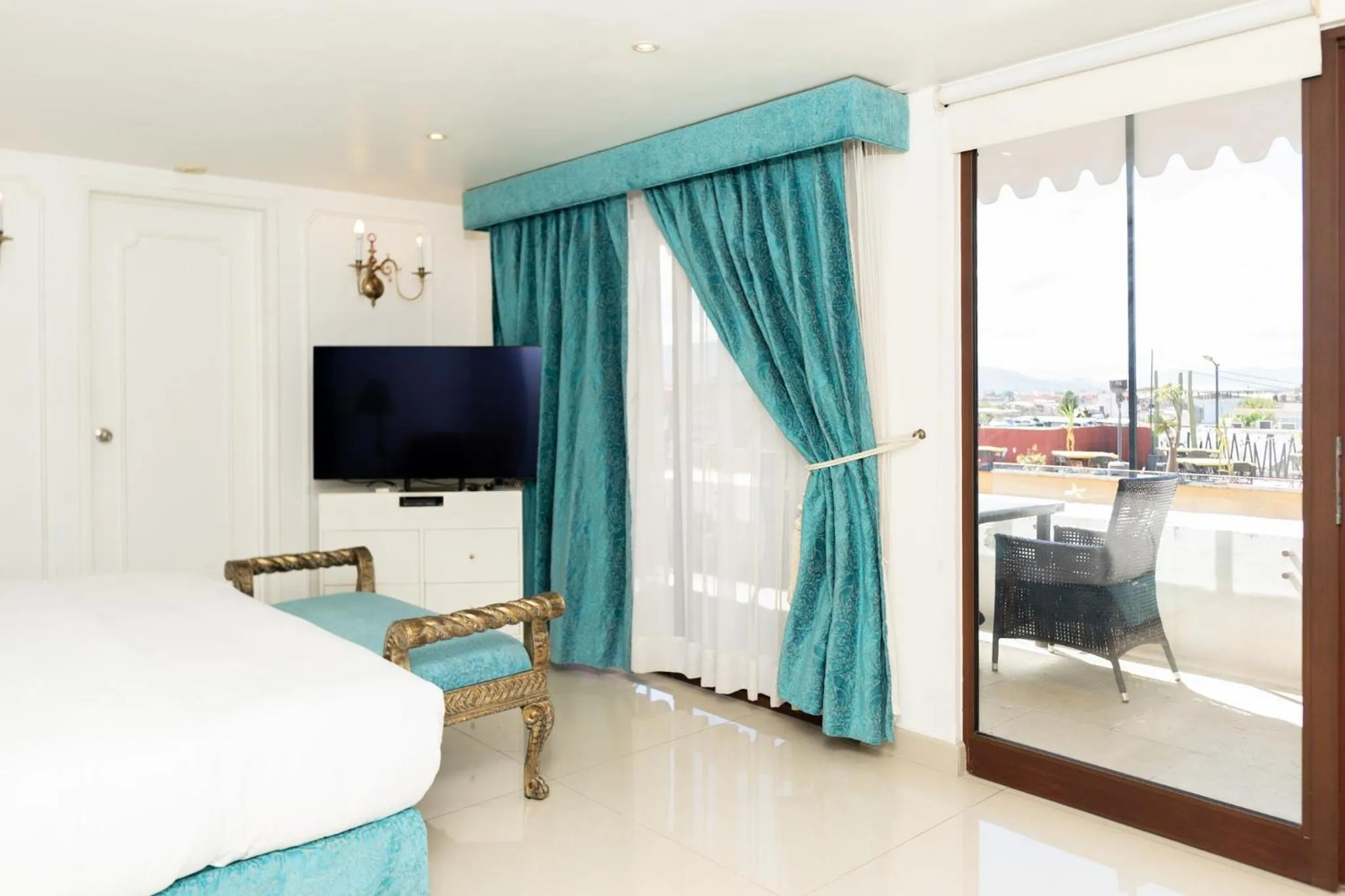 Photo of the whole room, Bed in Ébano by PB