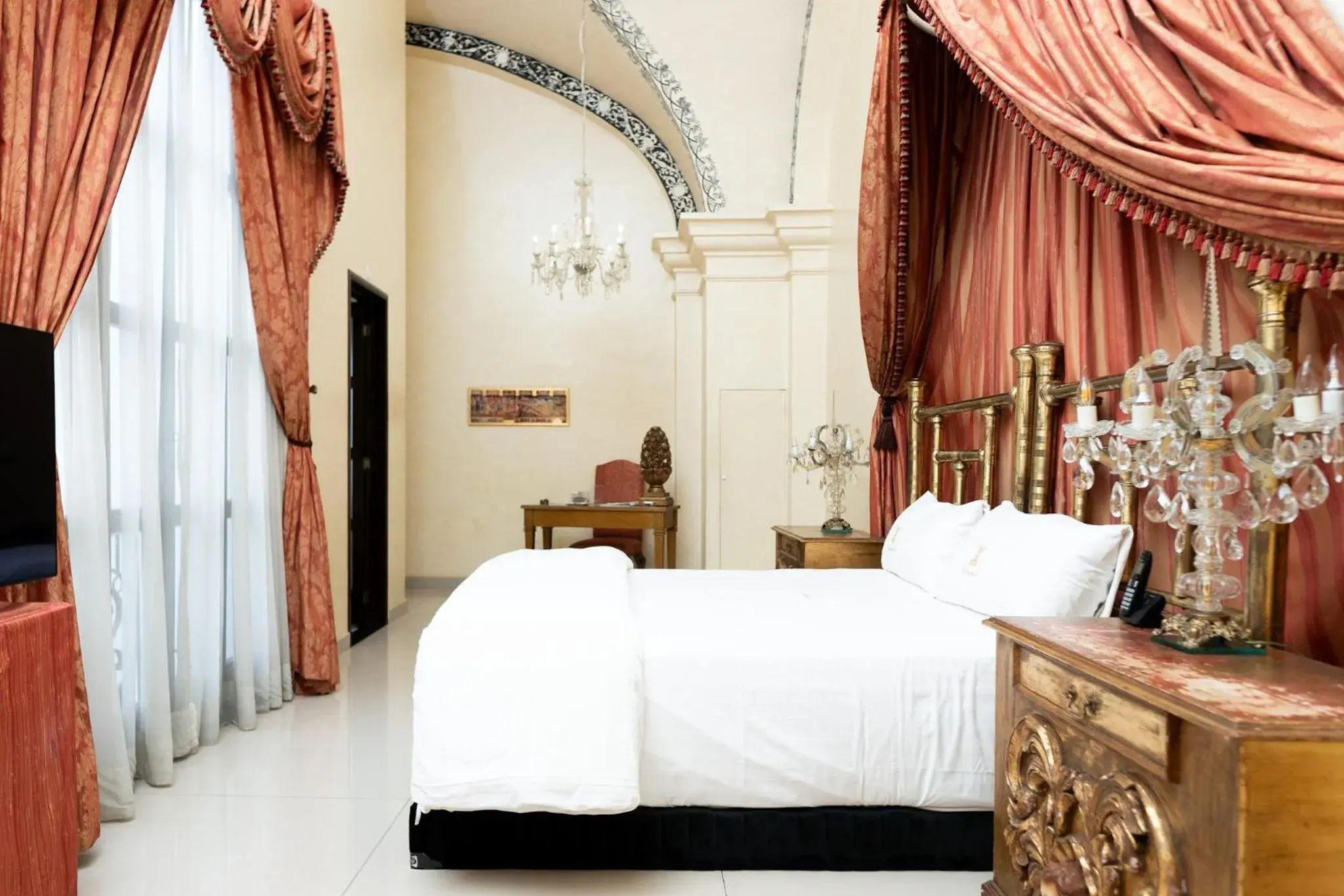 Deluxe King Suite in Ébano by PB - Palacio Borghese Deluxe King Suite in Ébano by PB - Palacio Borghese