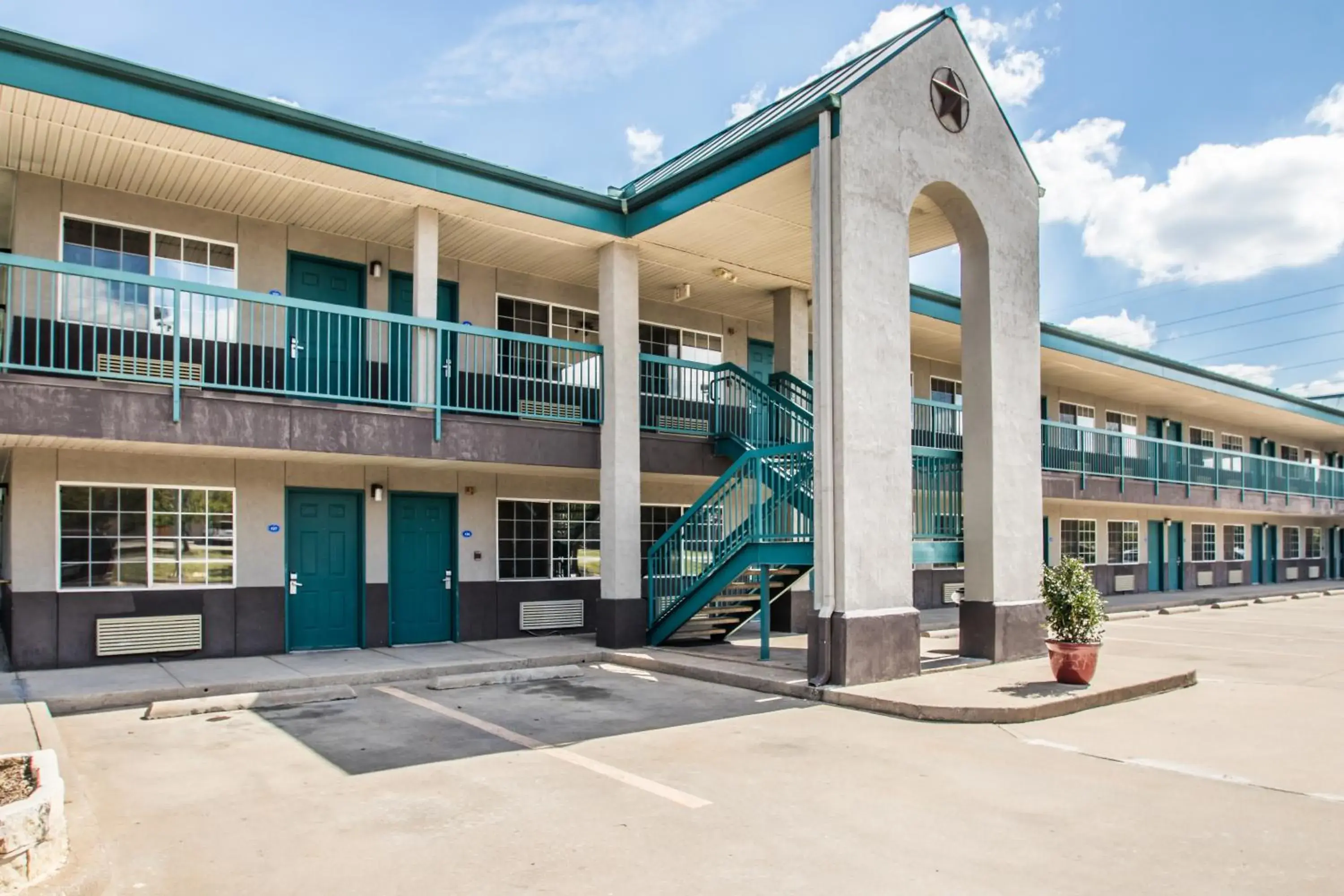 Property building in Americas Best Value Inn Fort Worth Property building in Americas Best Value Inn Fort Worth