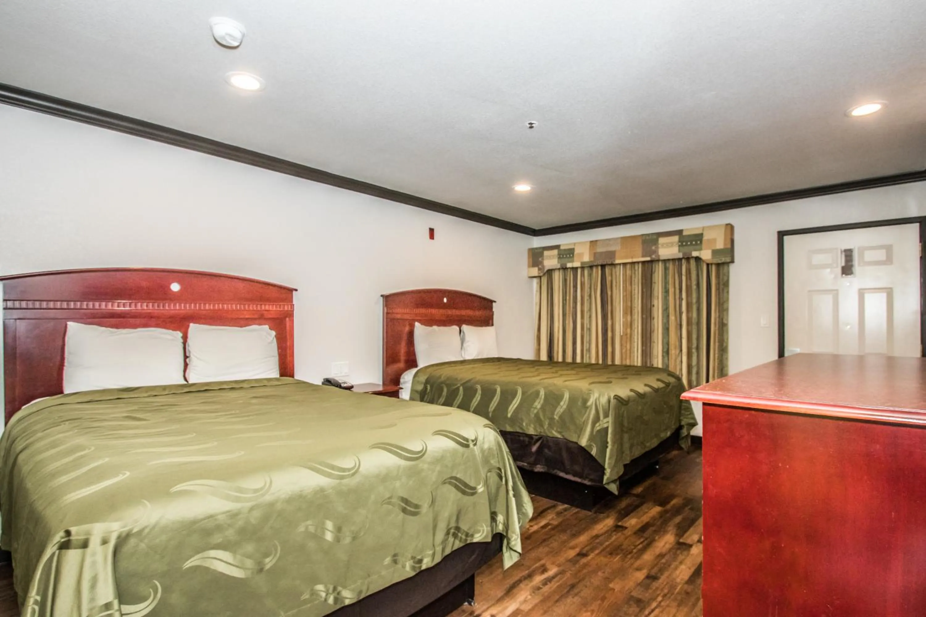 Bedroom, Bed in Americas Best Value Inn Fort Worth