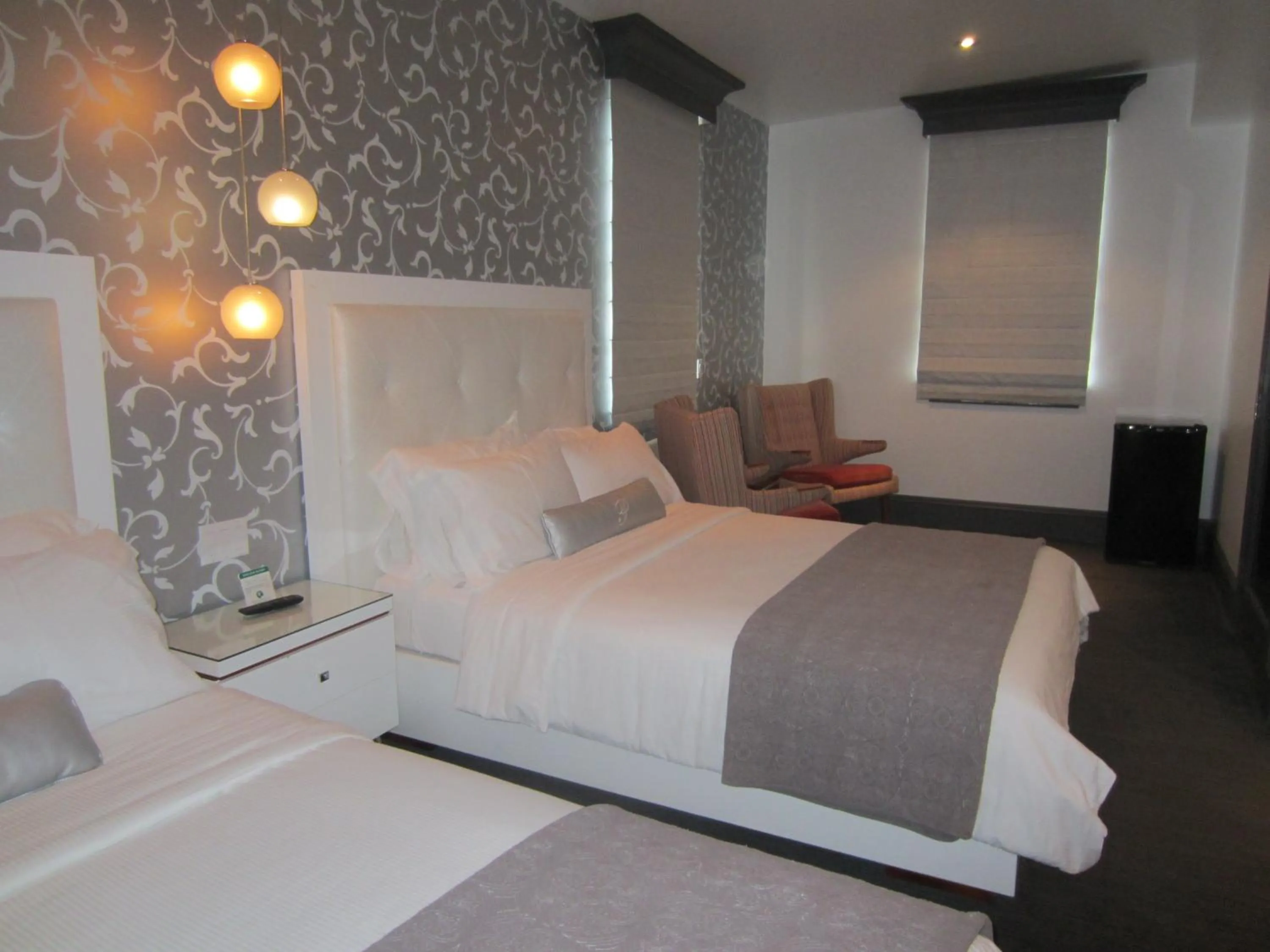 Bed in La Pensione Hotel