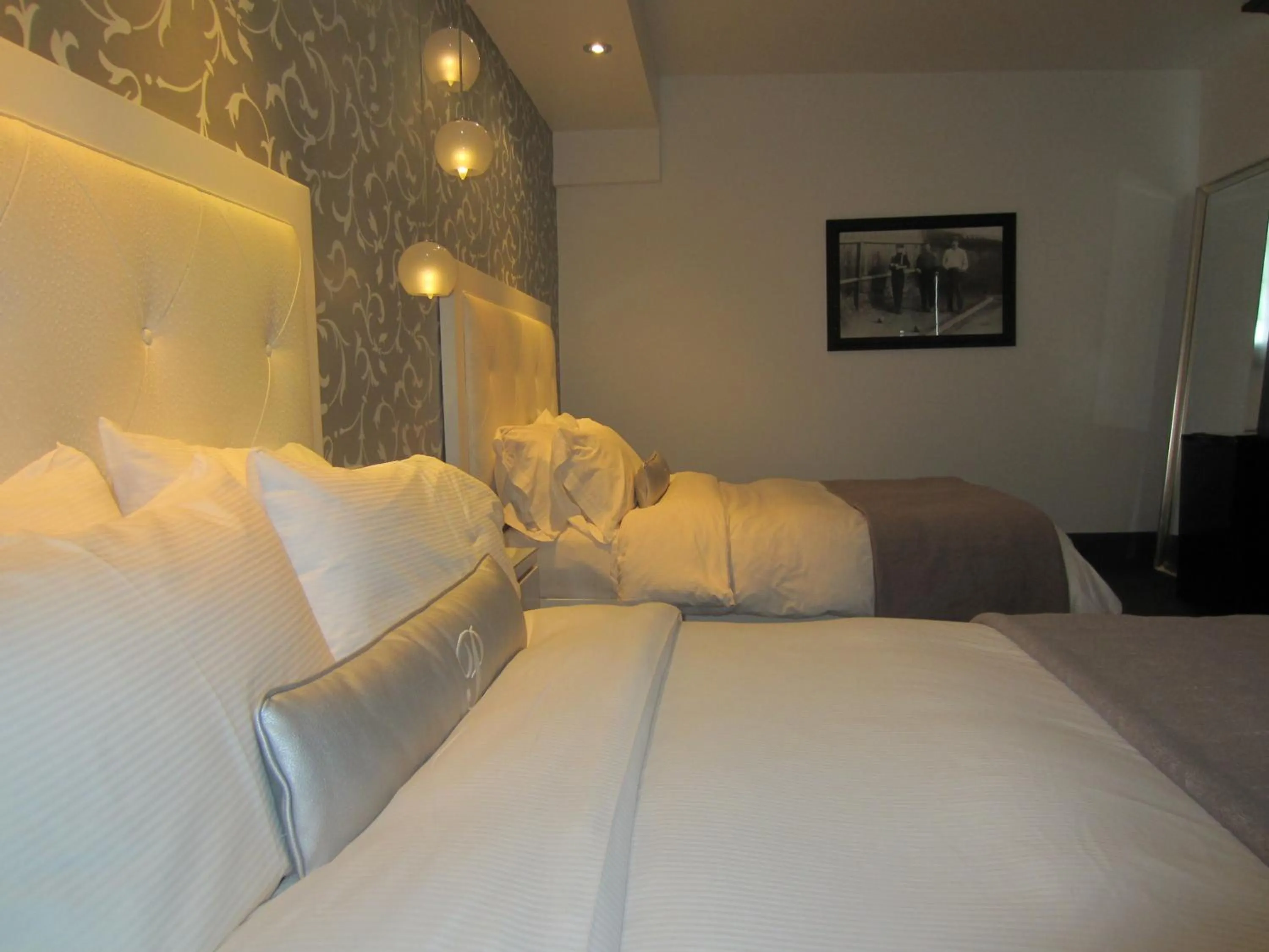 Bed in La Pensione Hotel