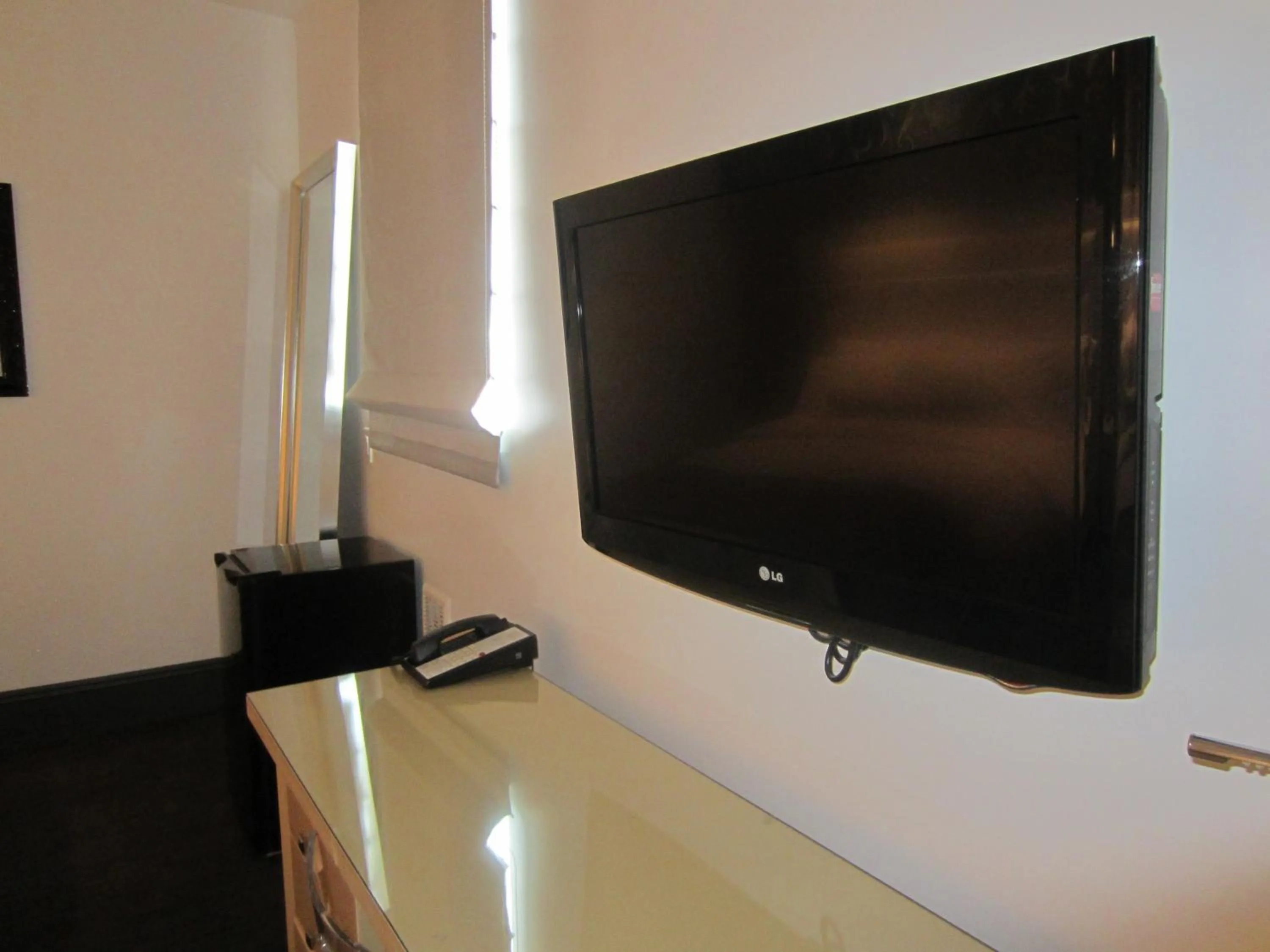 TV and multimedia in La Pensione Hotel