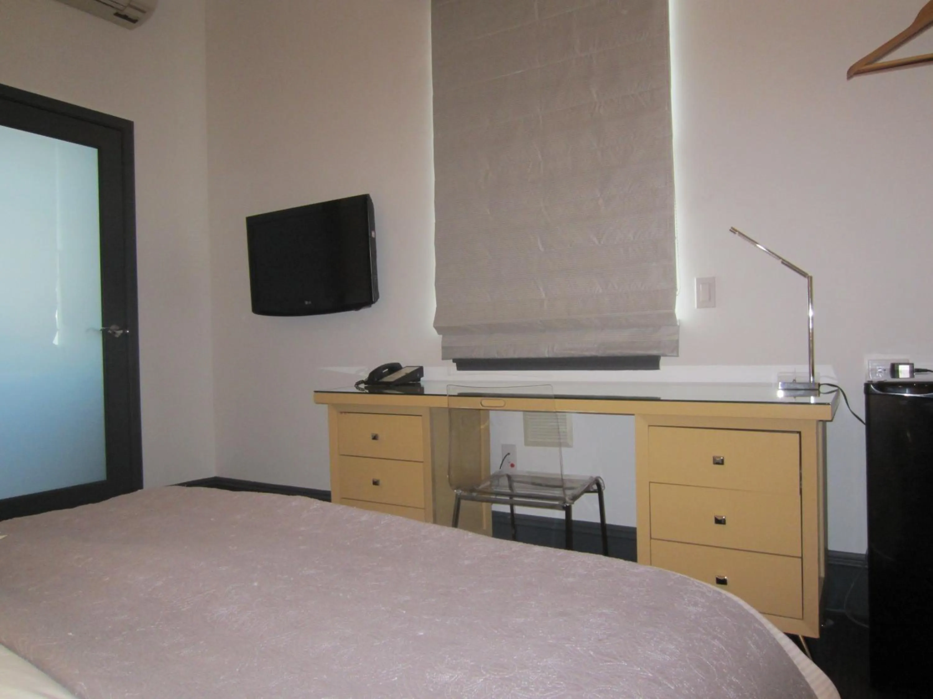 Bed in La Pensione Hotel