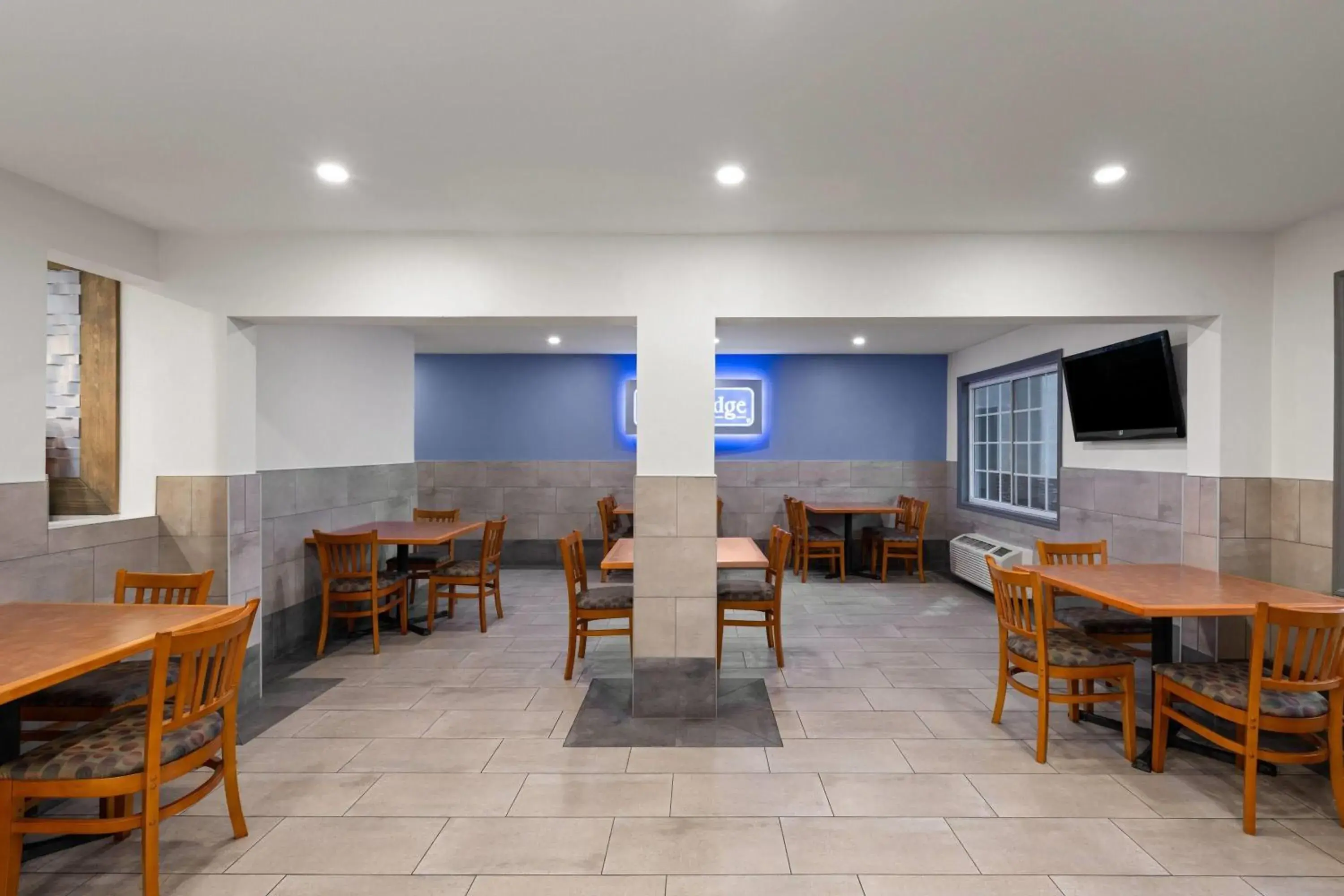 Breakfast in Travelodge Inn & Suites by Wyndham Anaheim on Disneyland Dr Breakfast in Travelodge Inn & Suites by Wyndham Anaheim on Disneyland Dr