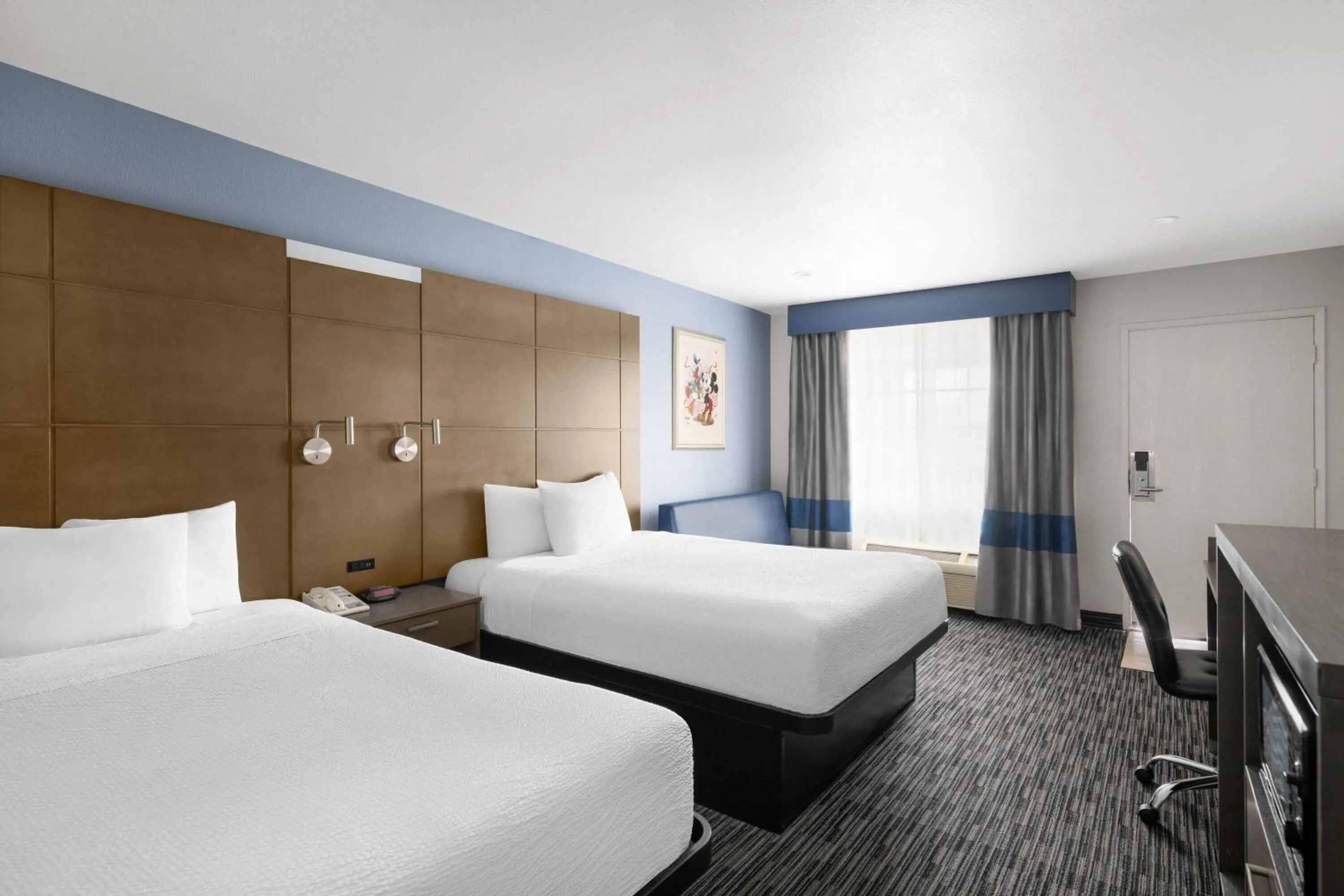Photo of the whole room, Bed in Travelodge Inn & Suites by Wyndham Anaheim on Disneyland Dr
