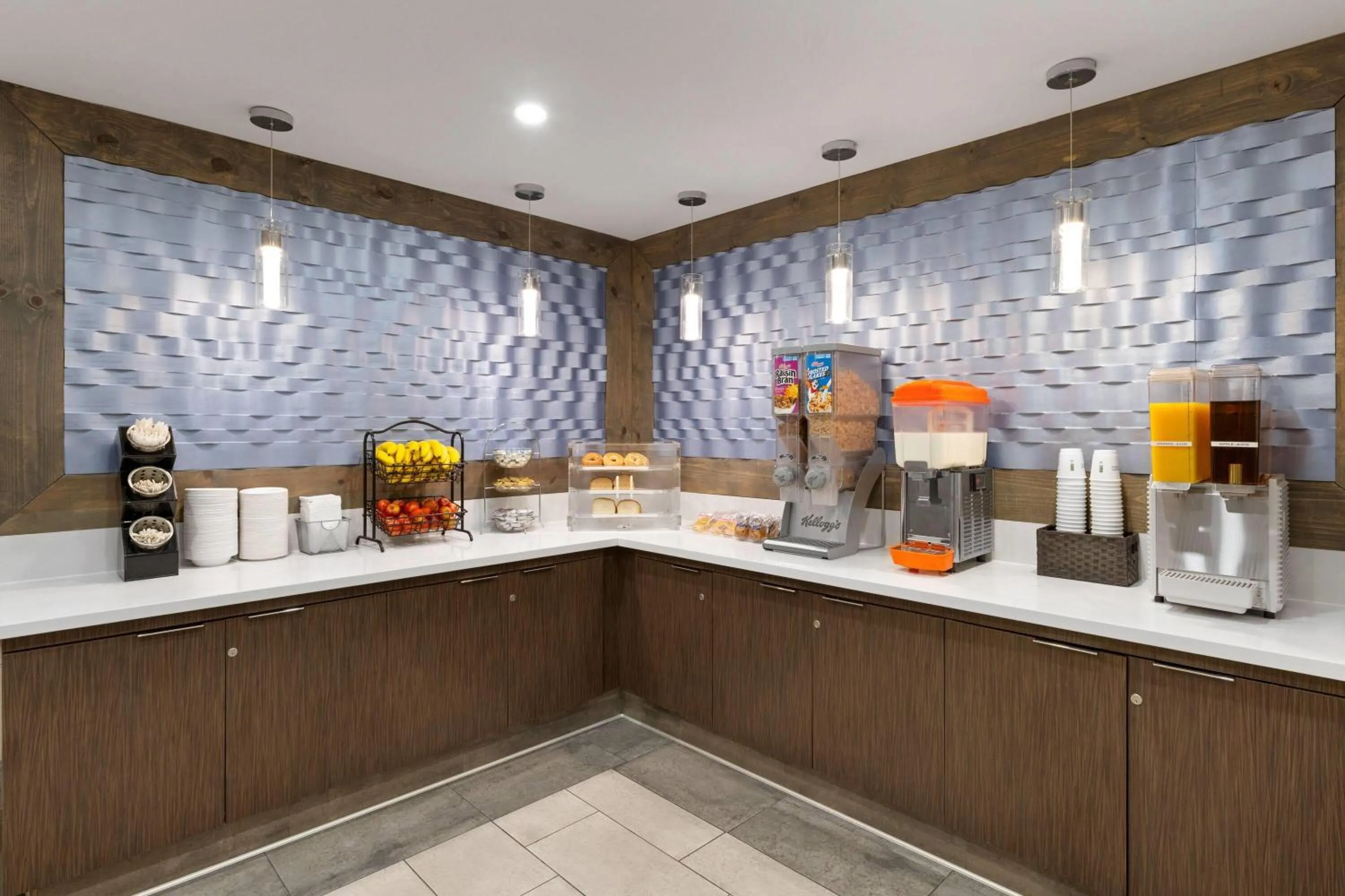 Breakfast in Travelodge Inn & Suites by Wyndham Anaheim on Disneyland Dr