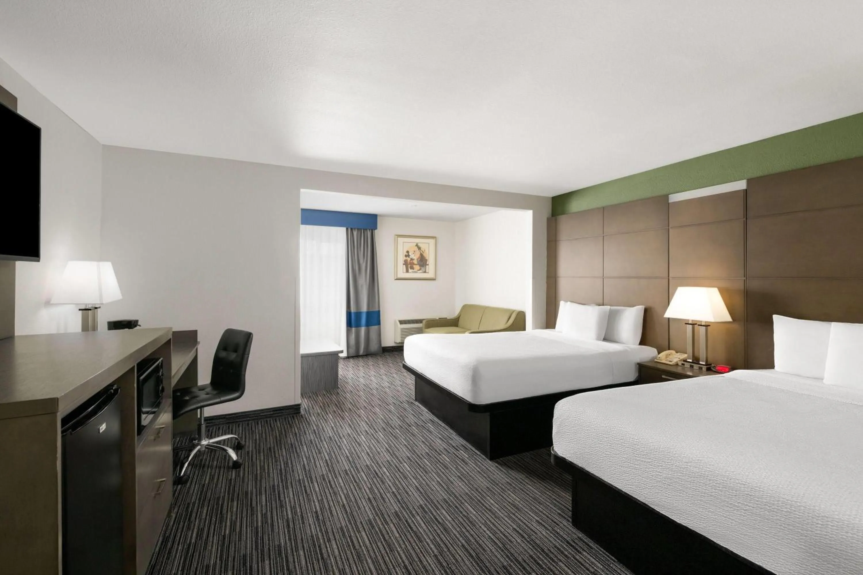 Photo of the whole room, Bed in Travelodge Inn & Suites by Wyndham Anaheim on Disneyland Dr