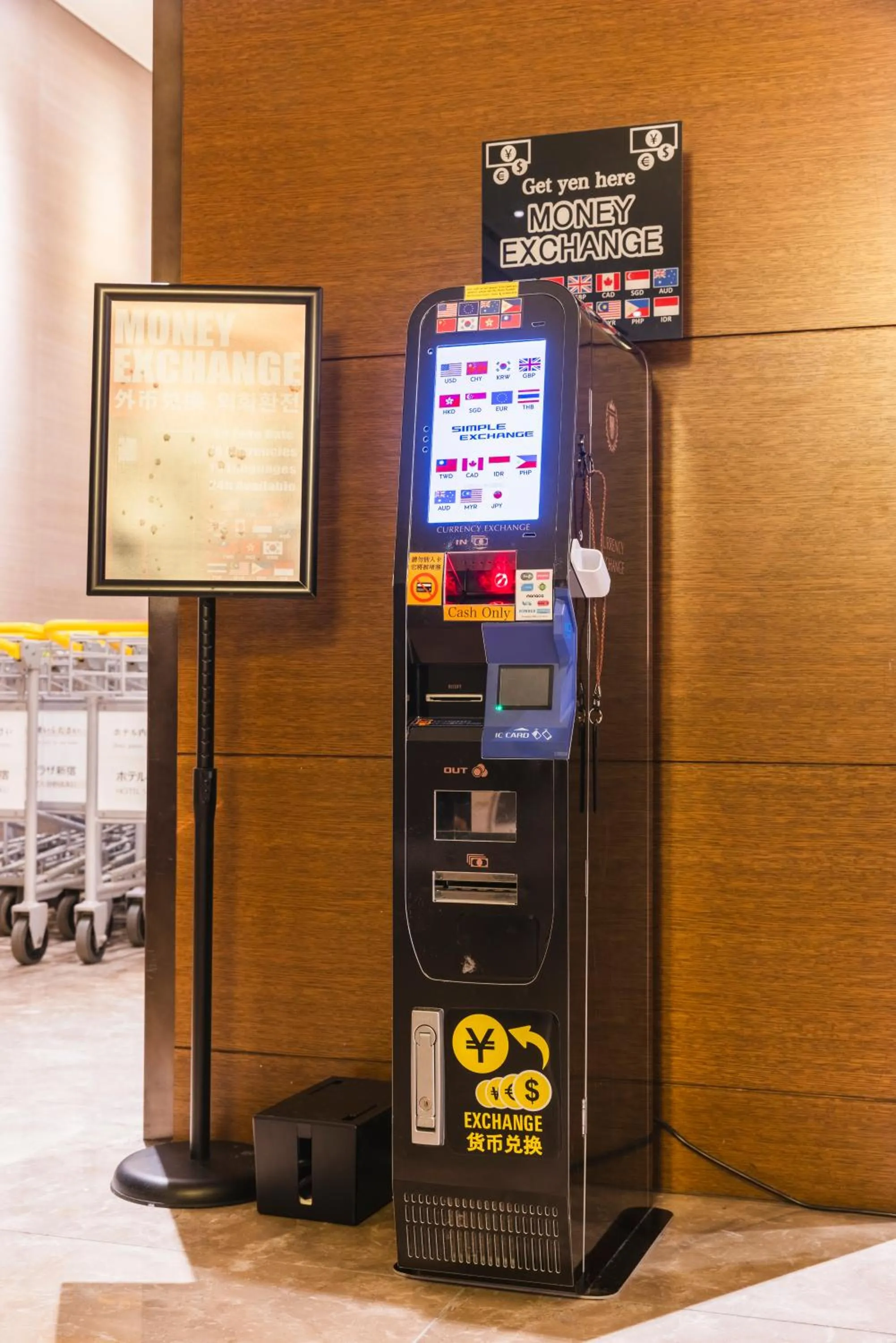 currency exchange in Hotel Sunroute Plaza Shinjuku