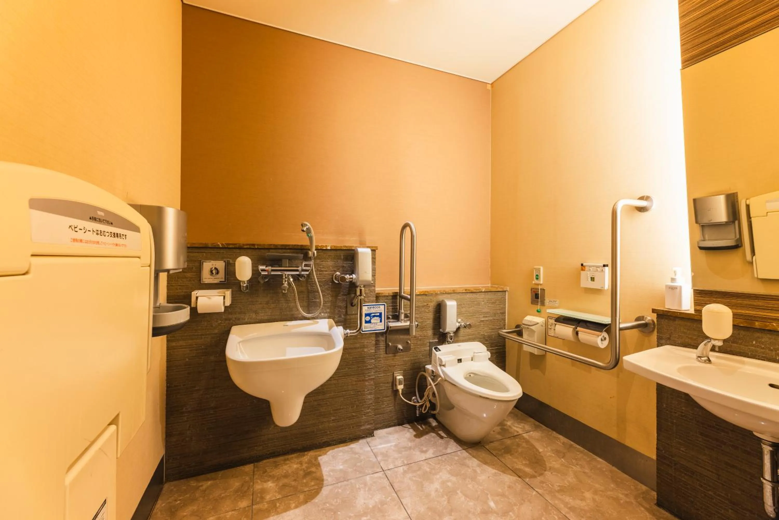 Toilet in Hotel Sunroute Plaza Shinjuku