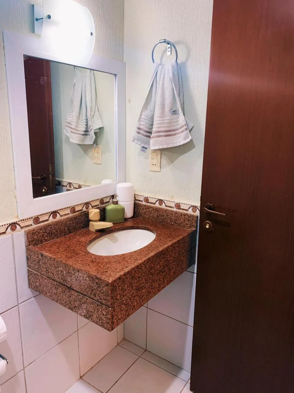 CONDOMÍNIO VILA DO MAR aptos 201C e 211B