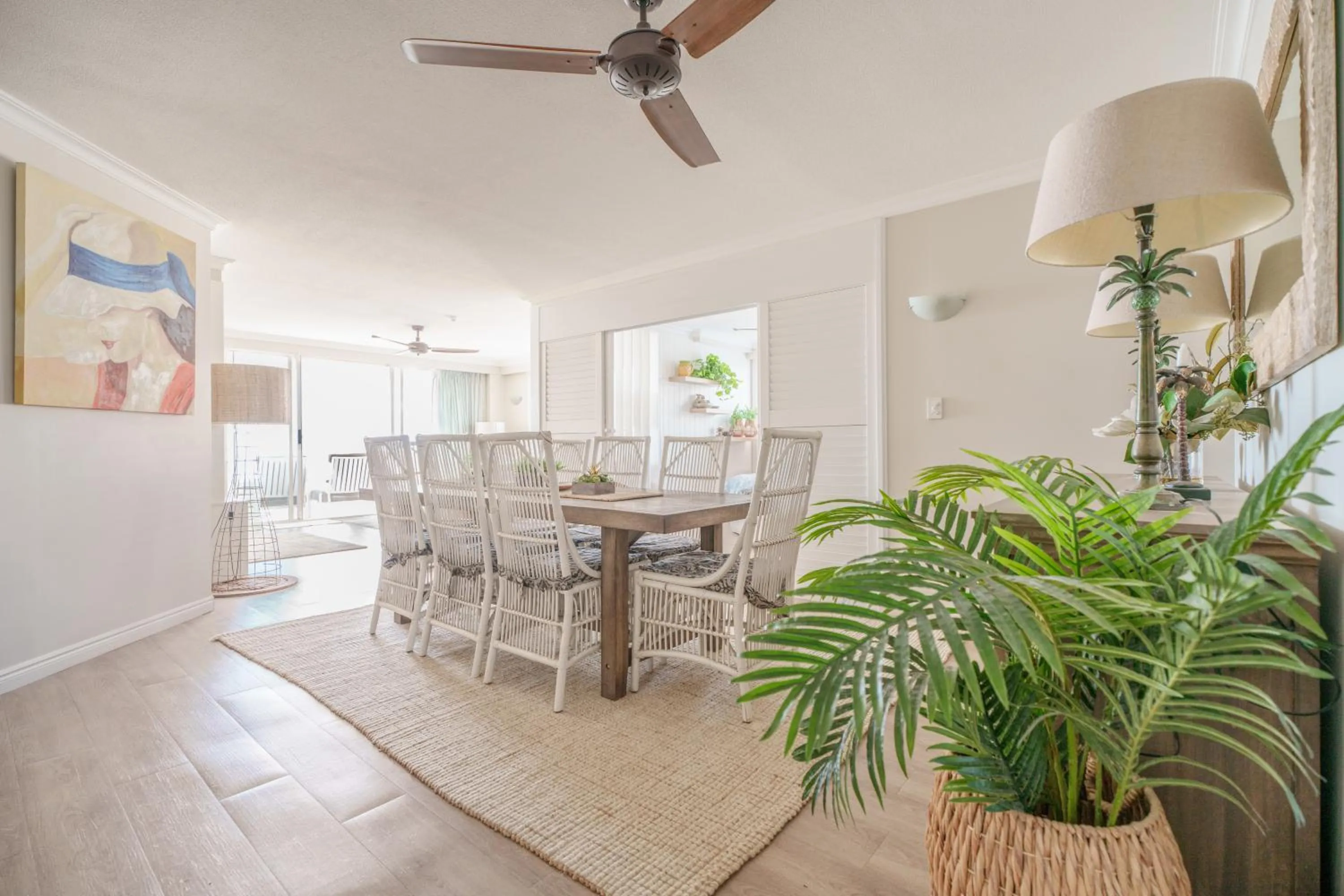 Dining area in La Grande Apartments