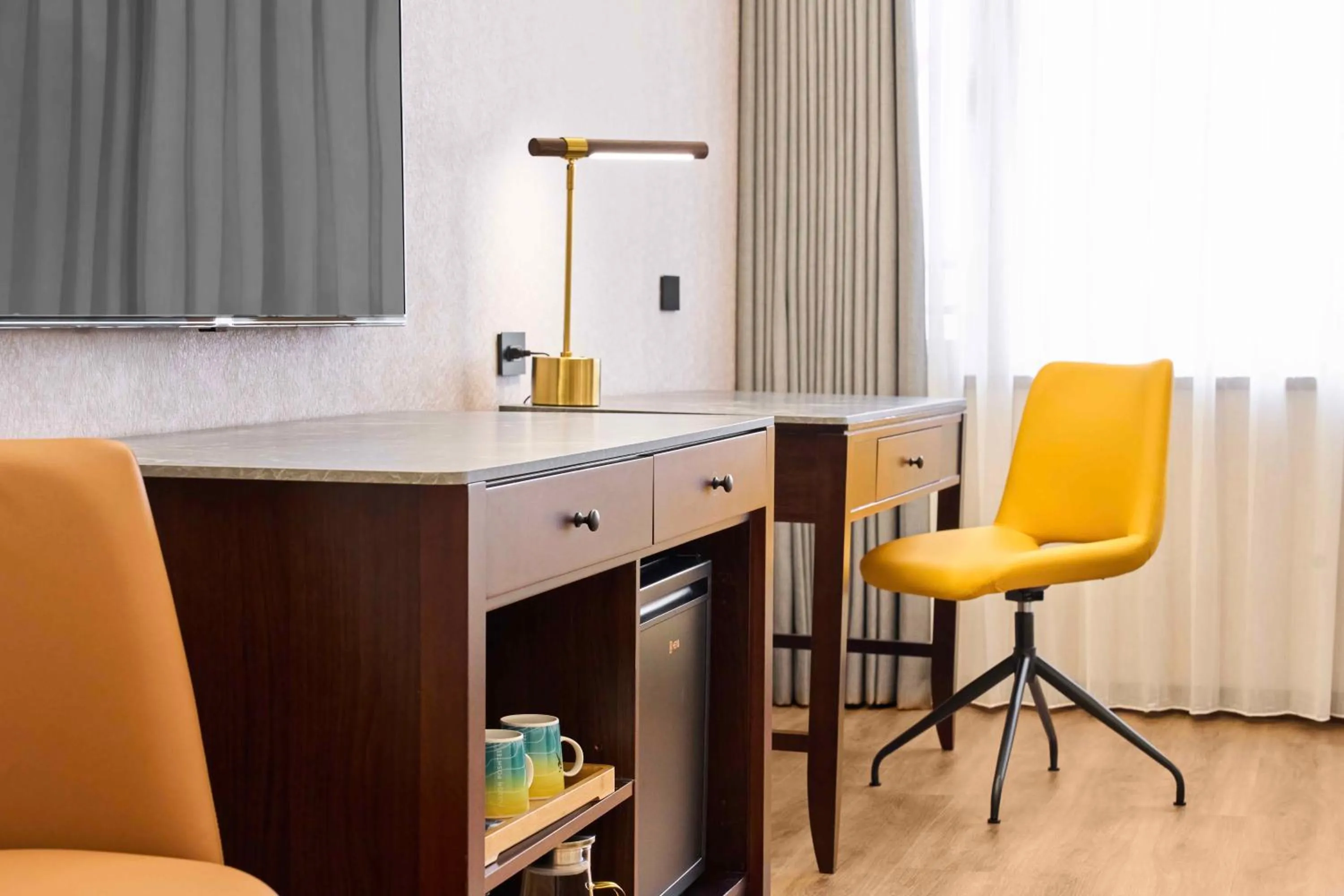 People in Fullon Poshtel Jhongli