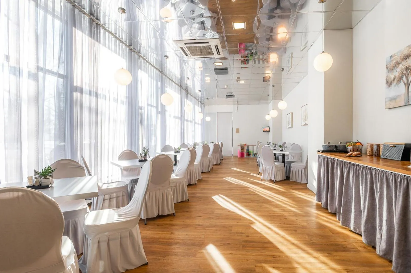 Restaurant/places to eat in Hotel Tammsaare Full Automated Hotel