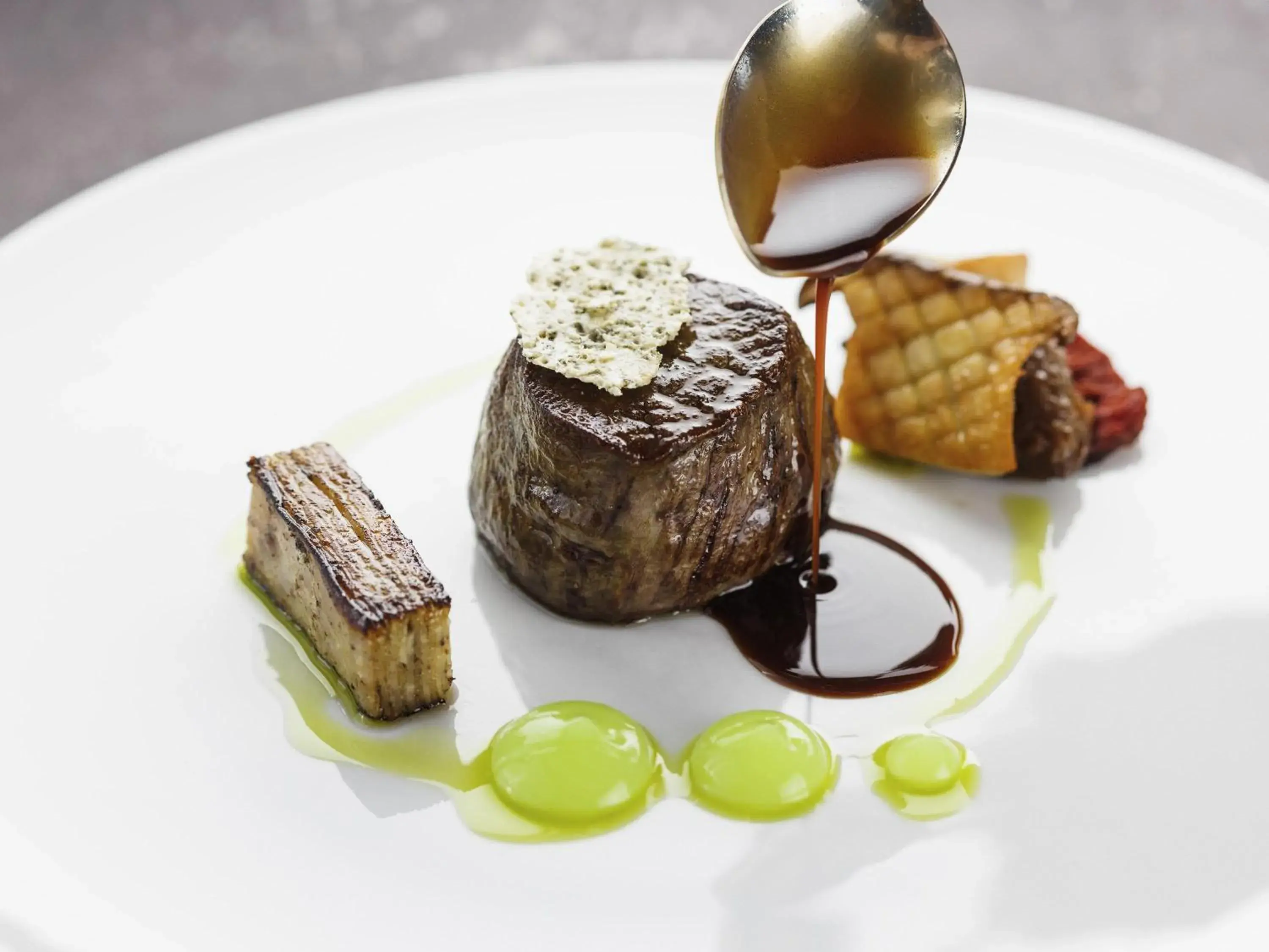 Restaurant/places to eat in Swissotel Tallinn Restaurant/places to eat in Swissotel Tallinn