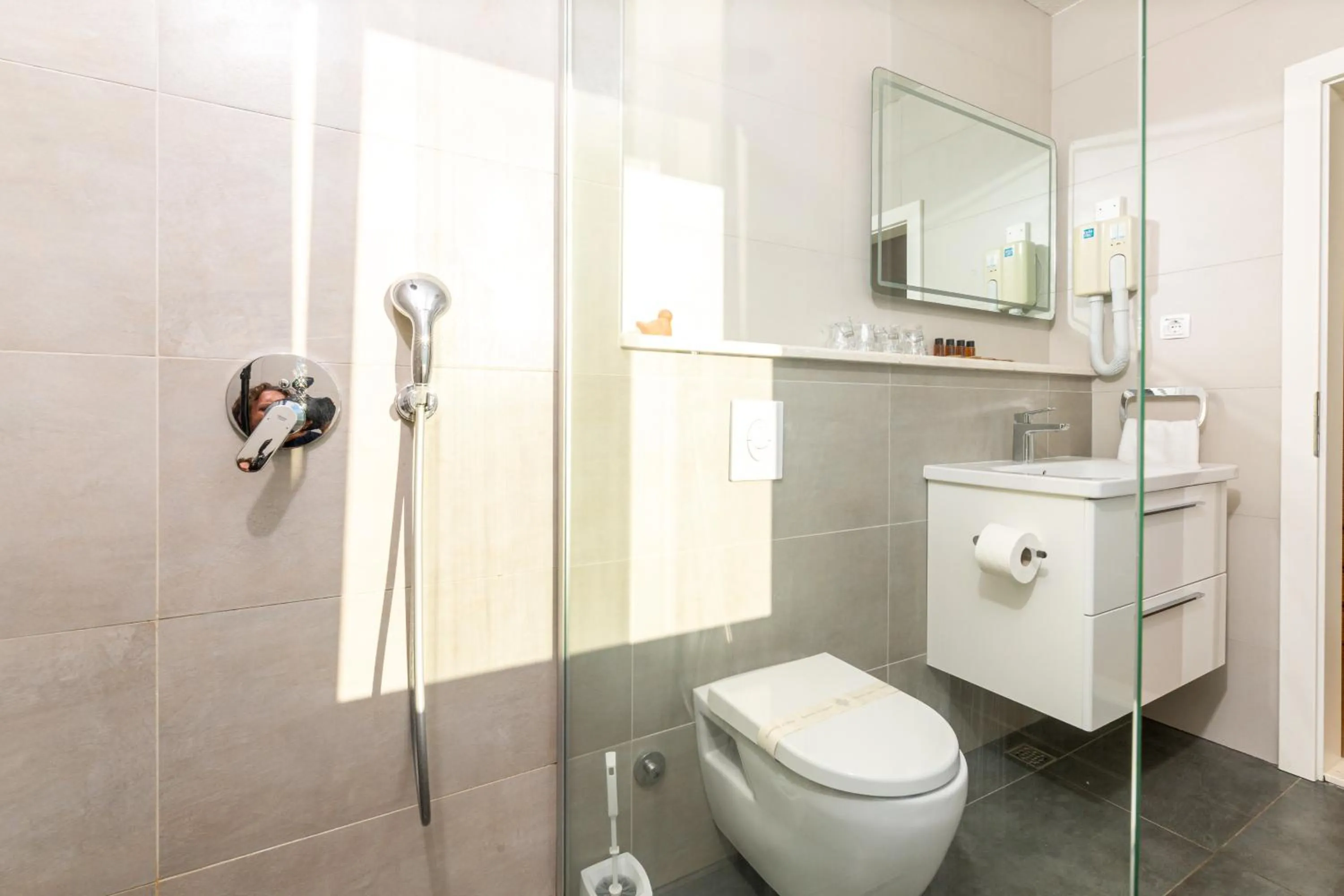 Shower in Hotel Timun