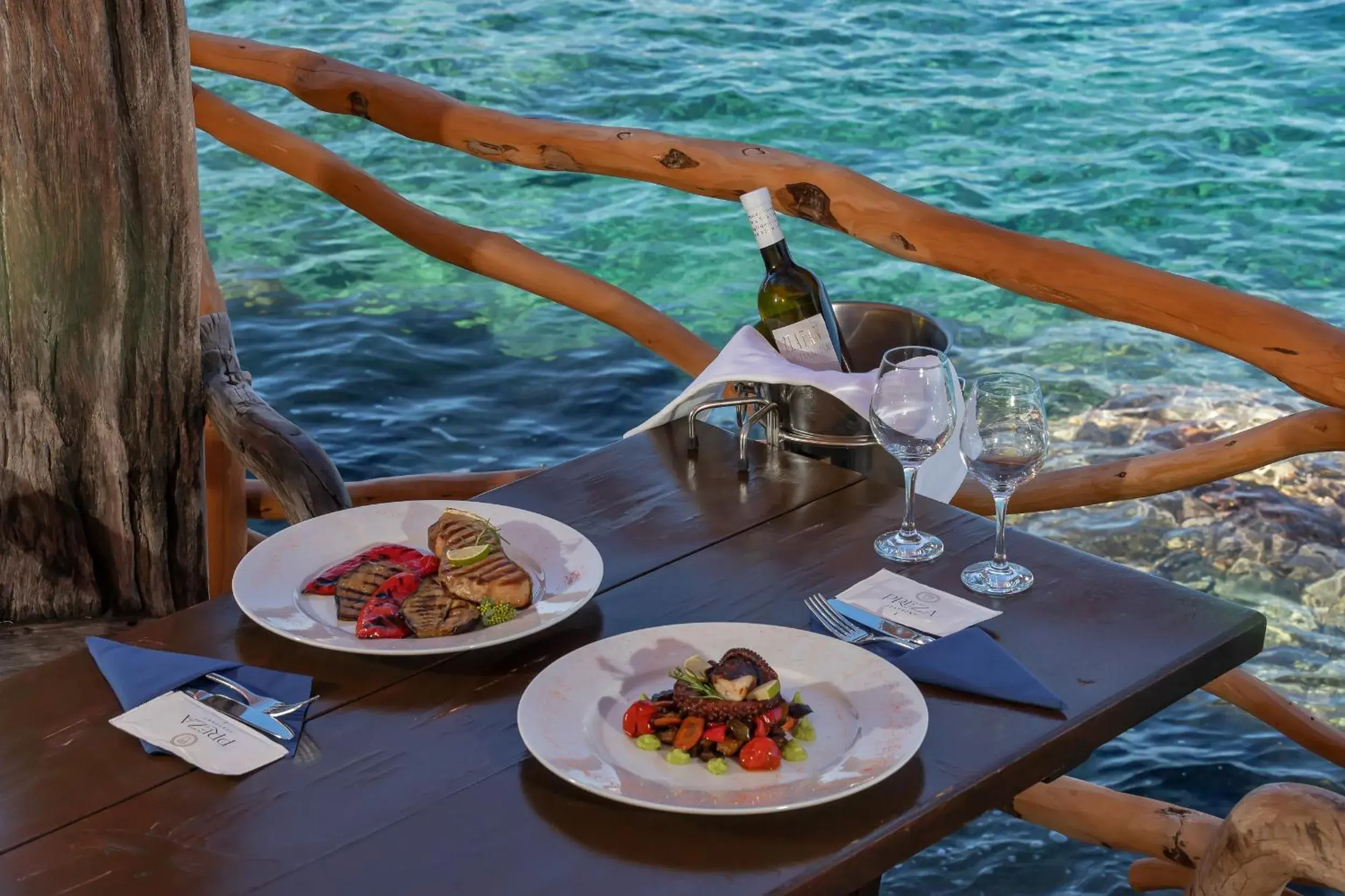 Restaurant/places to eat in Hotel Timun Restaurant/places to eat in Hotel Timun