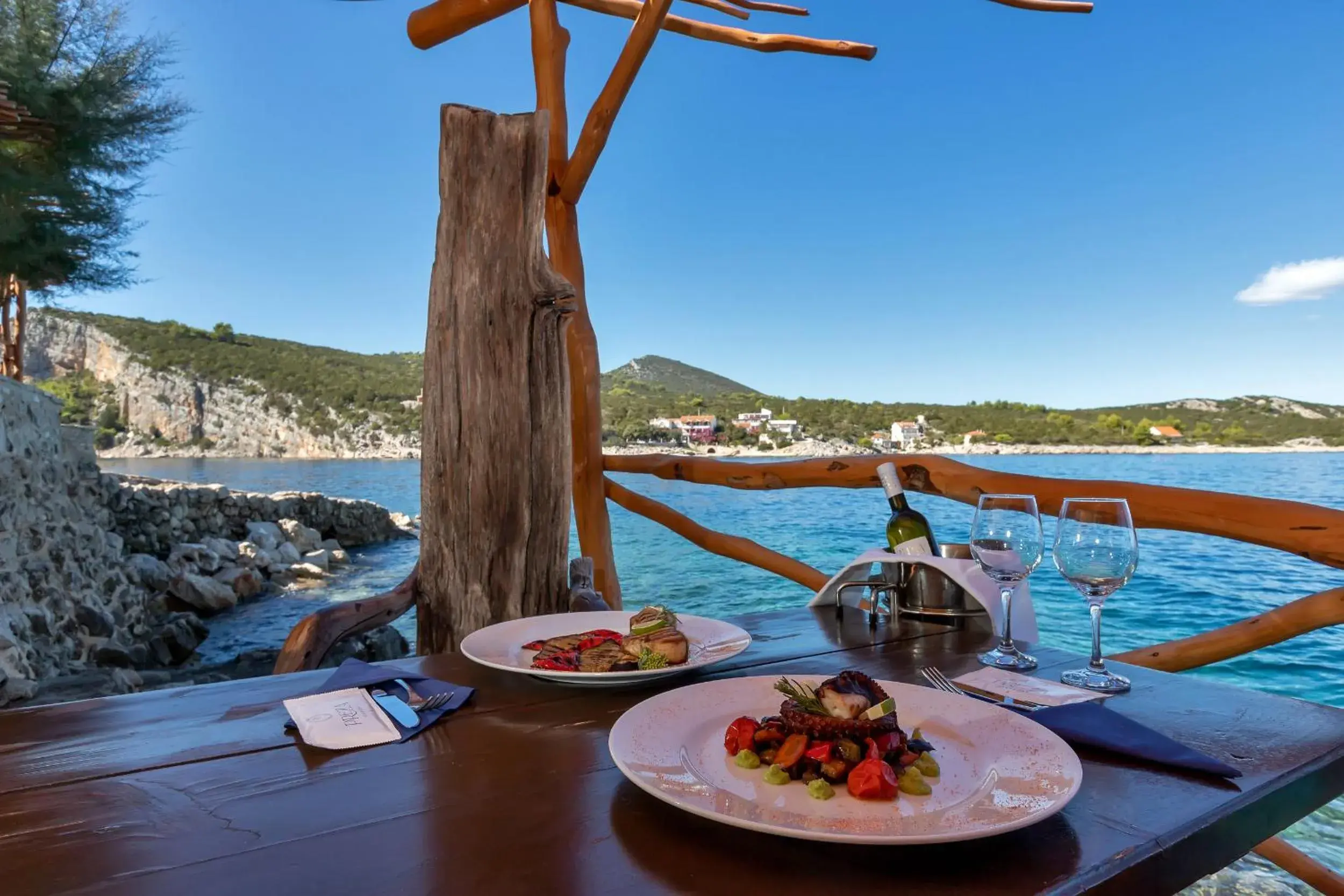 Restaurant/places to eat in Hotel Timun Restaurant/places to eat in Hotel Timun