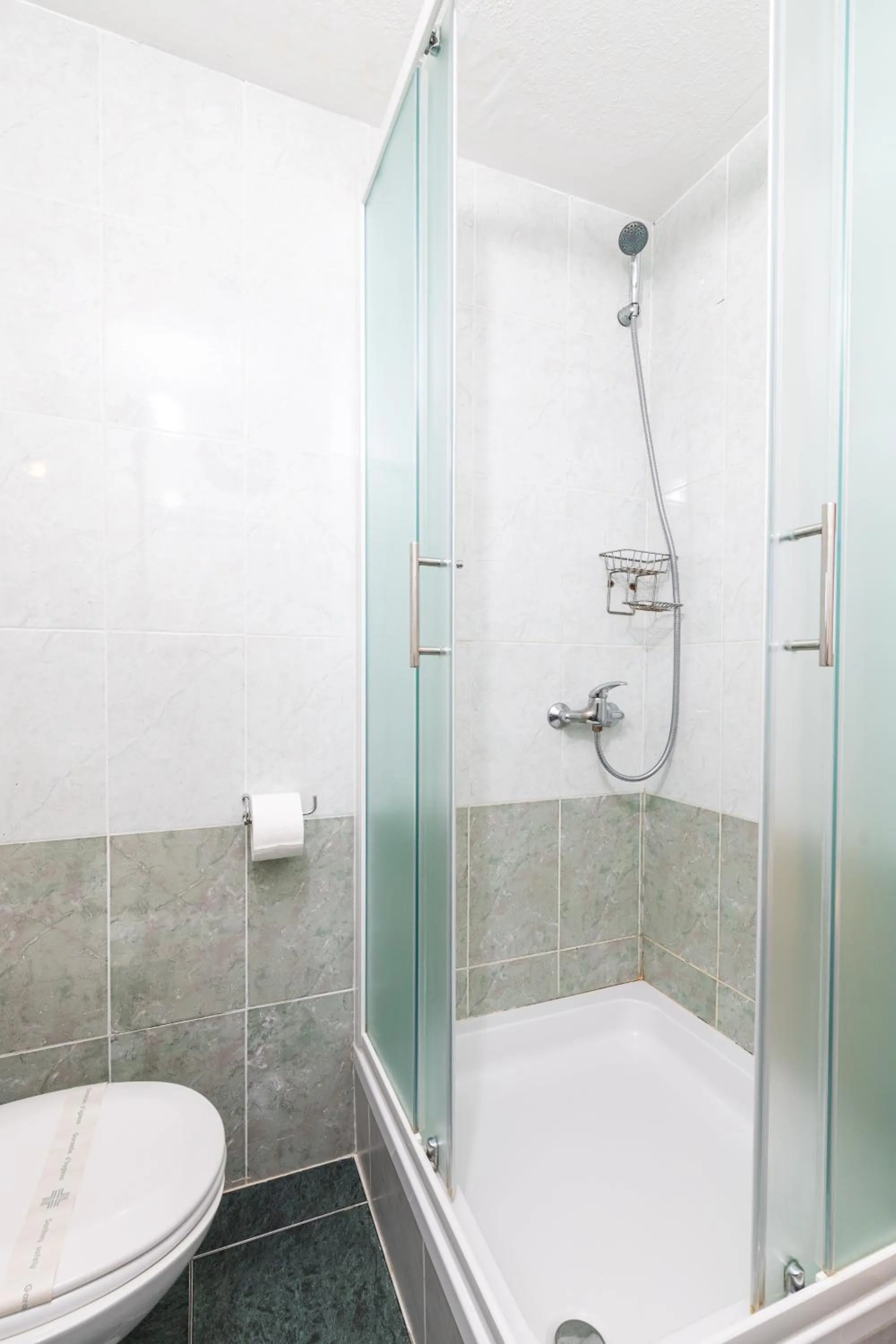 Shower in Hotel Timun