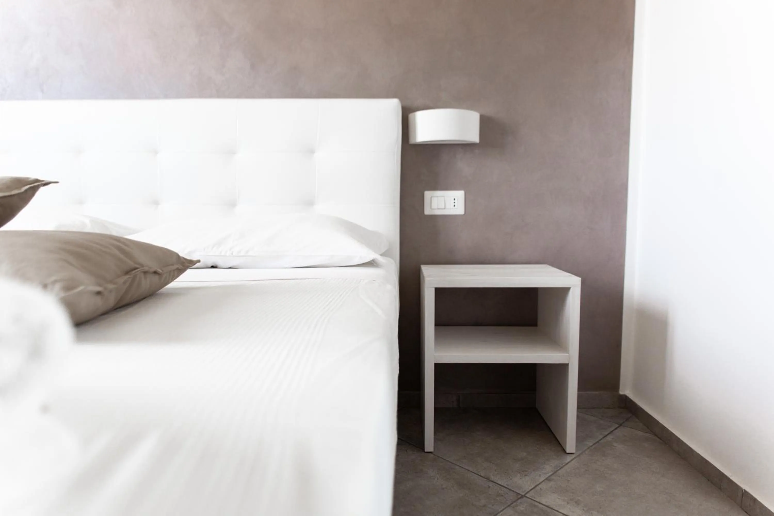 Double Room in 5 elementi