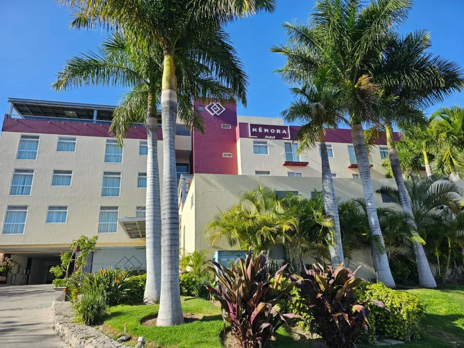 Facade/entrance in Memora Hotel & Villas Chapala Facade/entrance in Memora Hotel & Villas Chapala