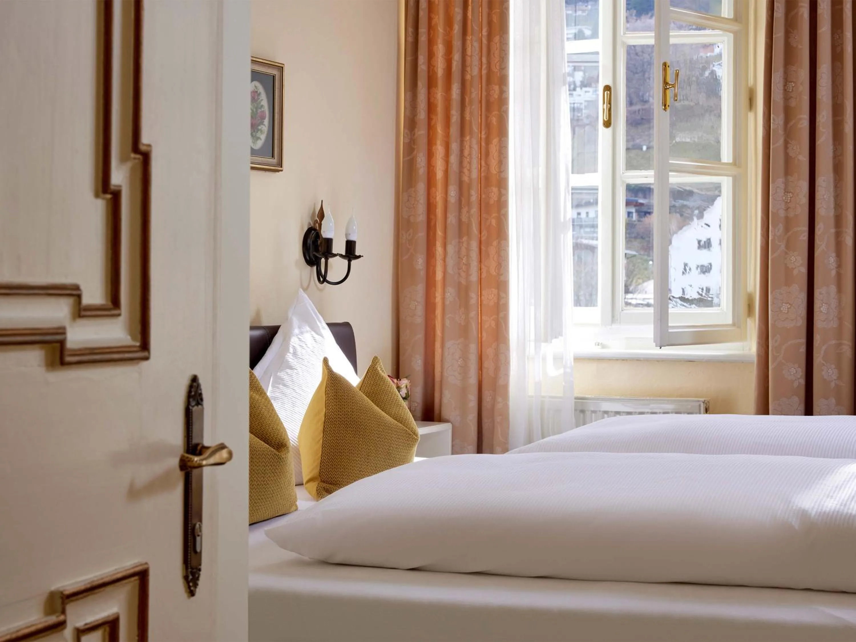 Photo of the whole room, Bed in Schlosshotel Mitterhart