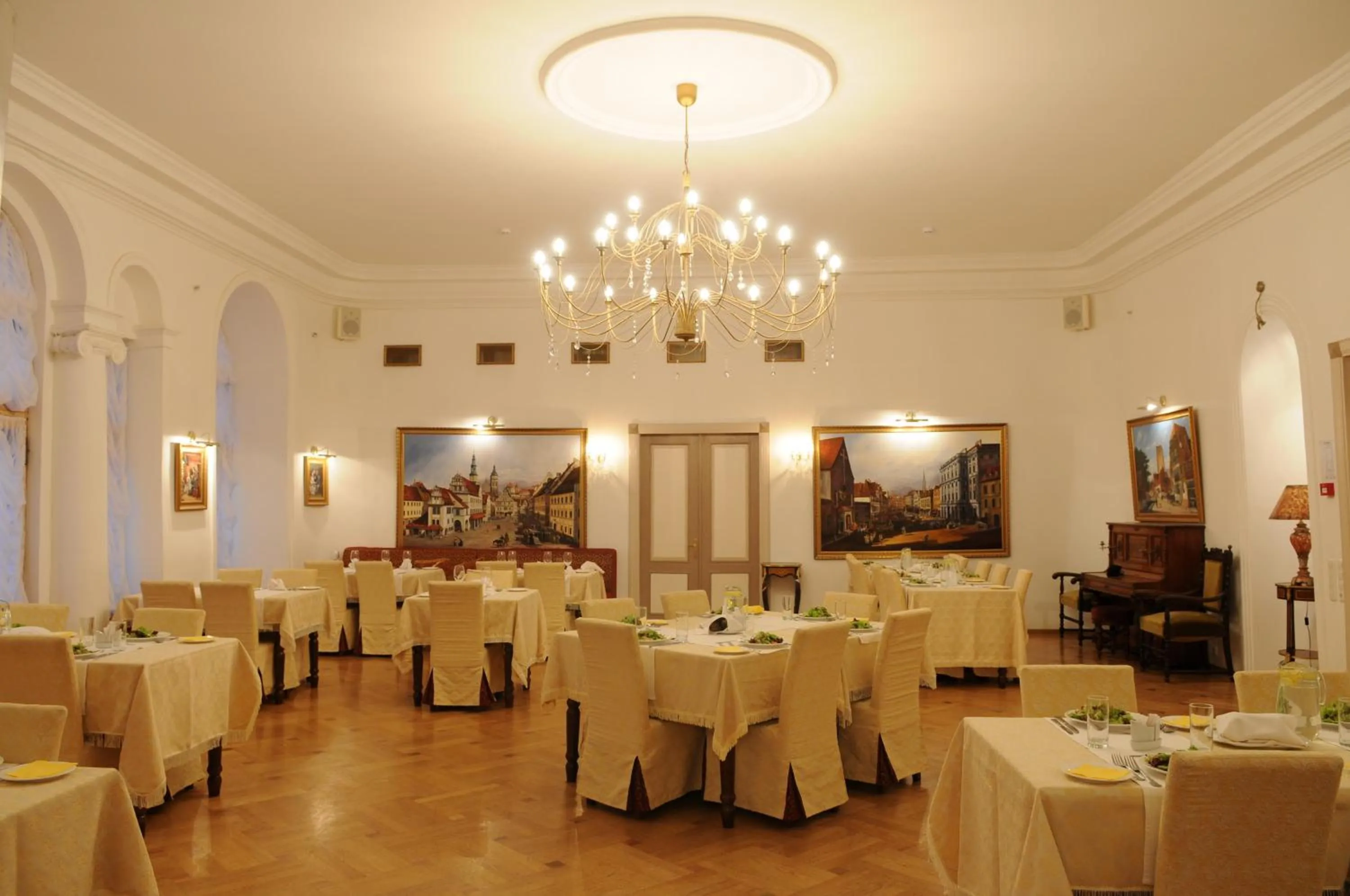 Restaurant/places to eat in St.Olav Hotel