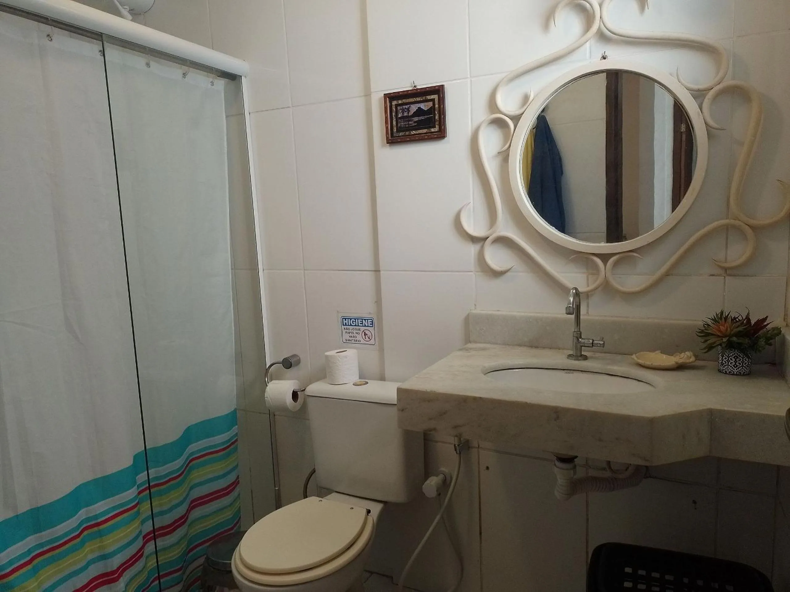 Bathroom in CONFORT -PRAIA DE DUNAS - (Praia do Forte)-Cabo Frio - Próximo das principais atrações