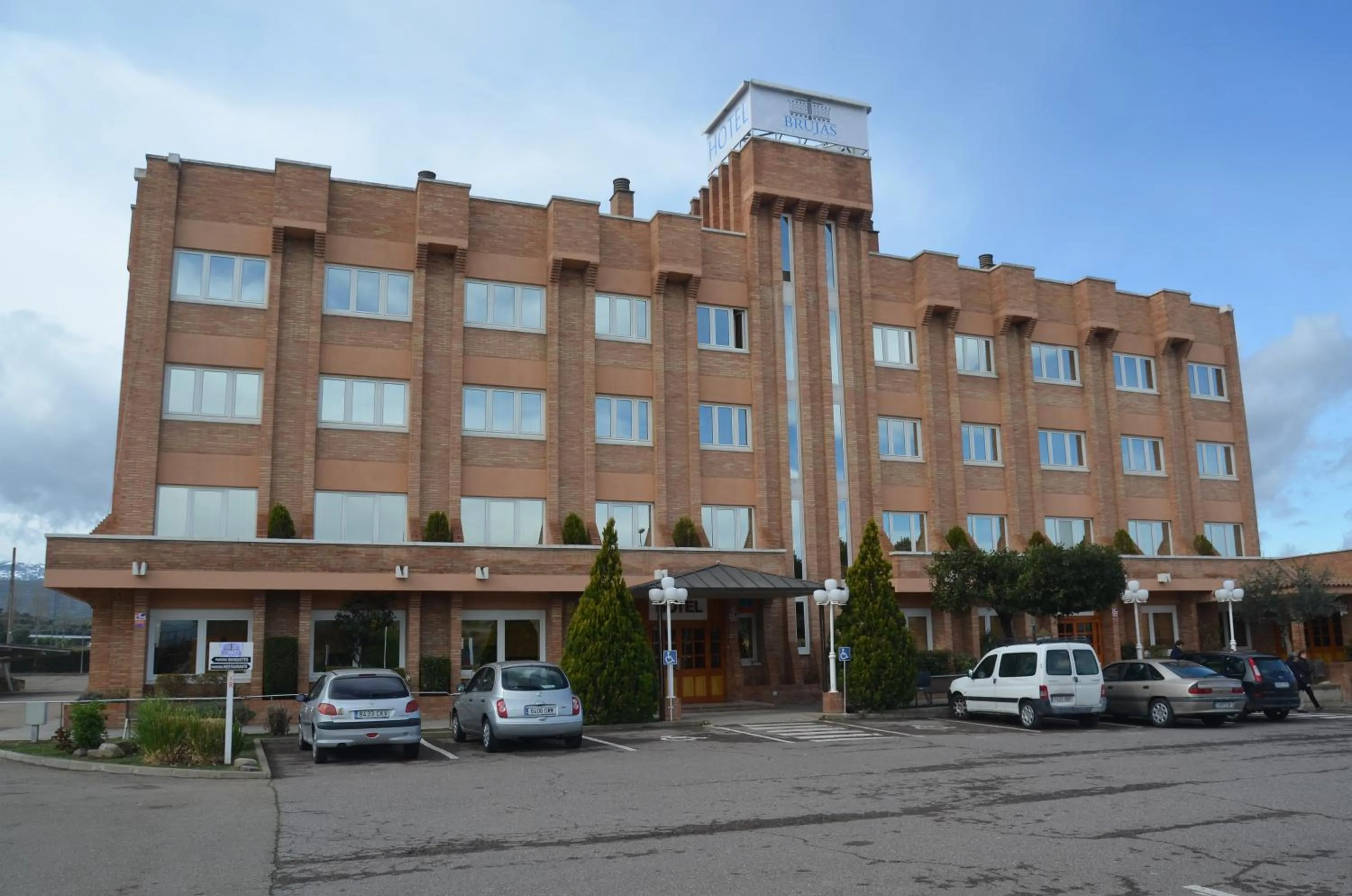 Facade/entrance in Hotel Brujas De Irues